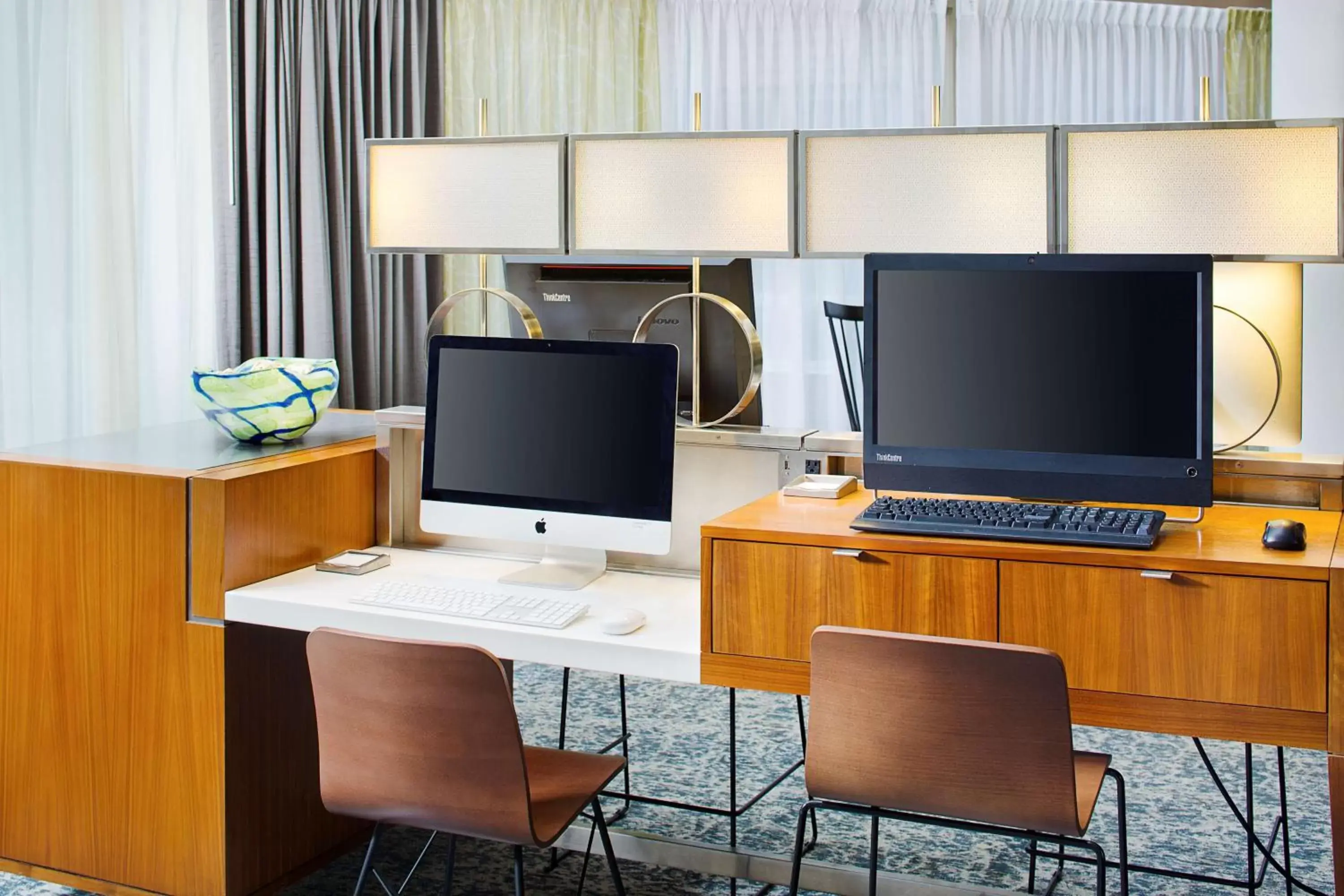 Business facilities, TV/Entertainment Center in Hilton Atlanta Perimeter Suites