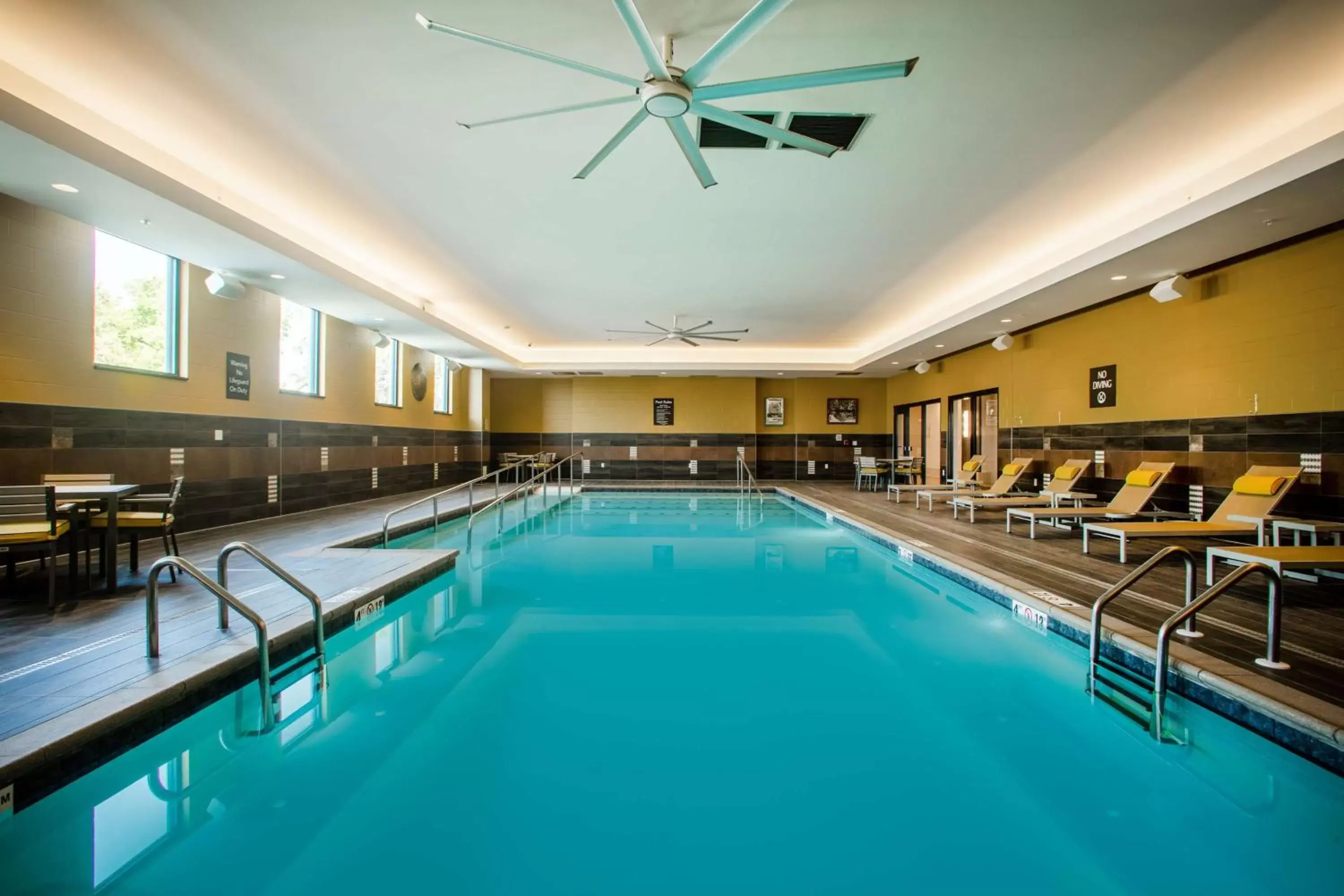 Pool view, Swimming Pool in Homewood Suites By Hilton Salina/Downtown, Ks
