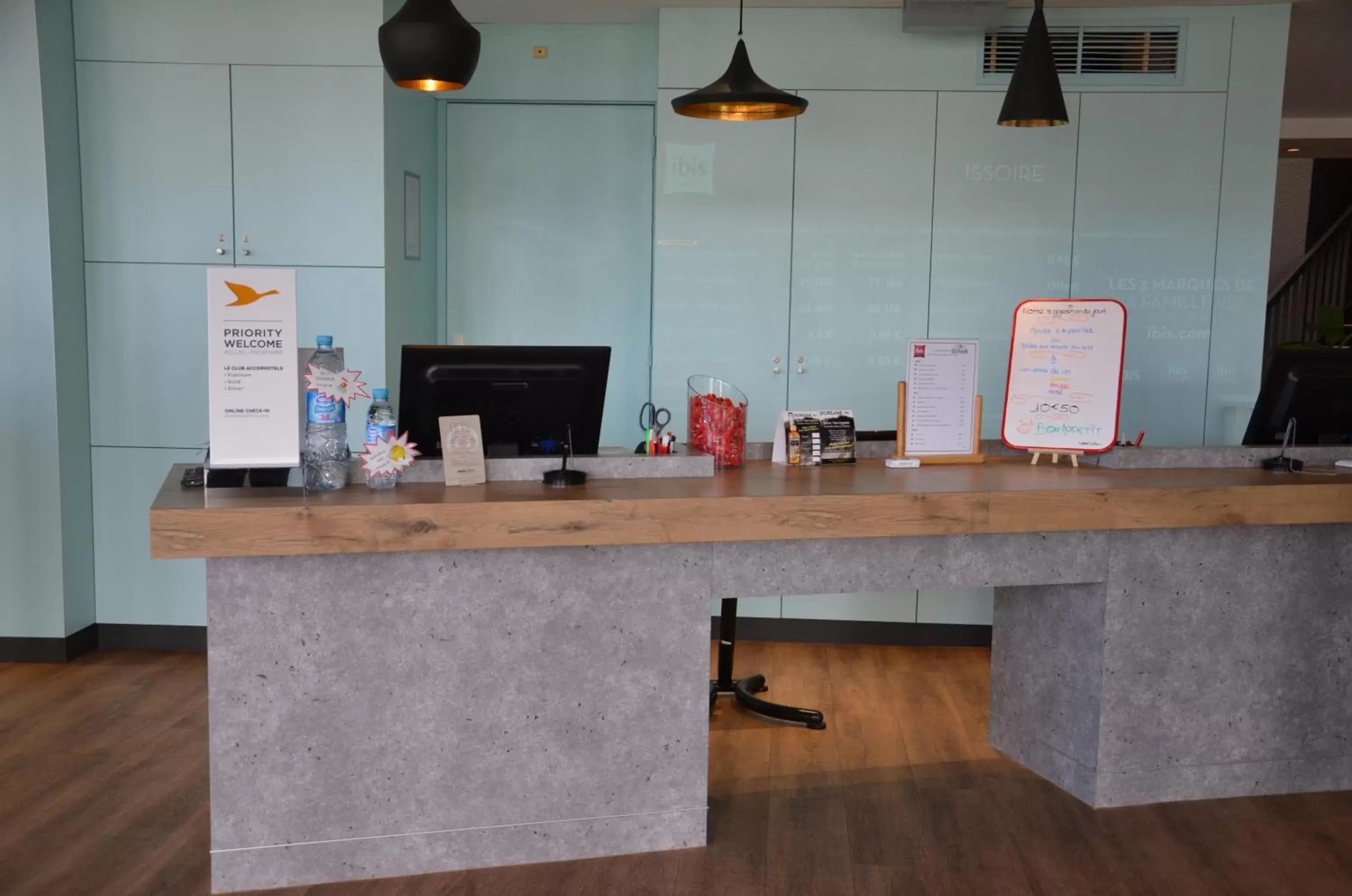 Lobby or reception in ibis Issoire Lobby or reception in ibis Issoire