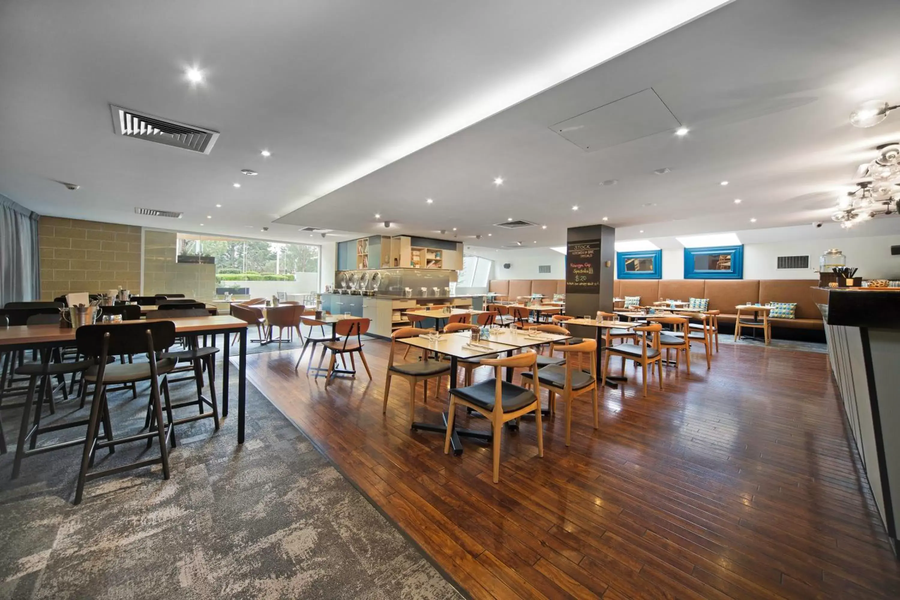 Restaurant/Places to Eat in Mantra on Northbourne