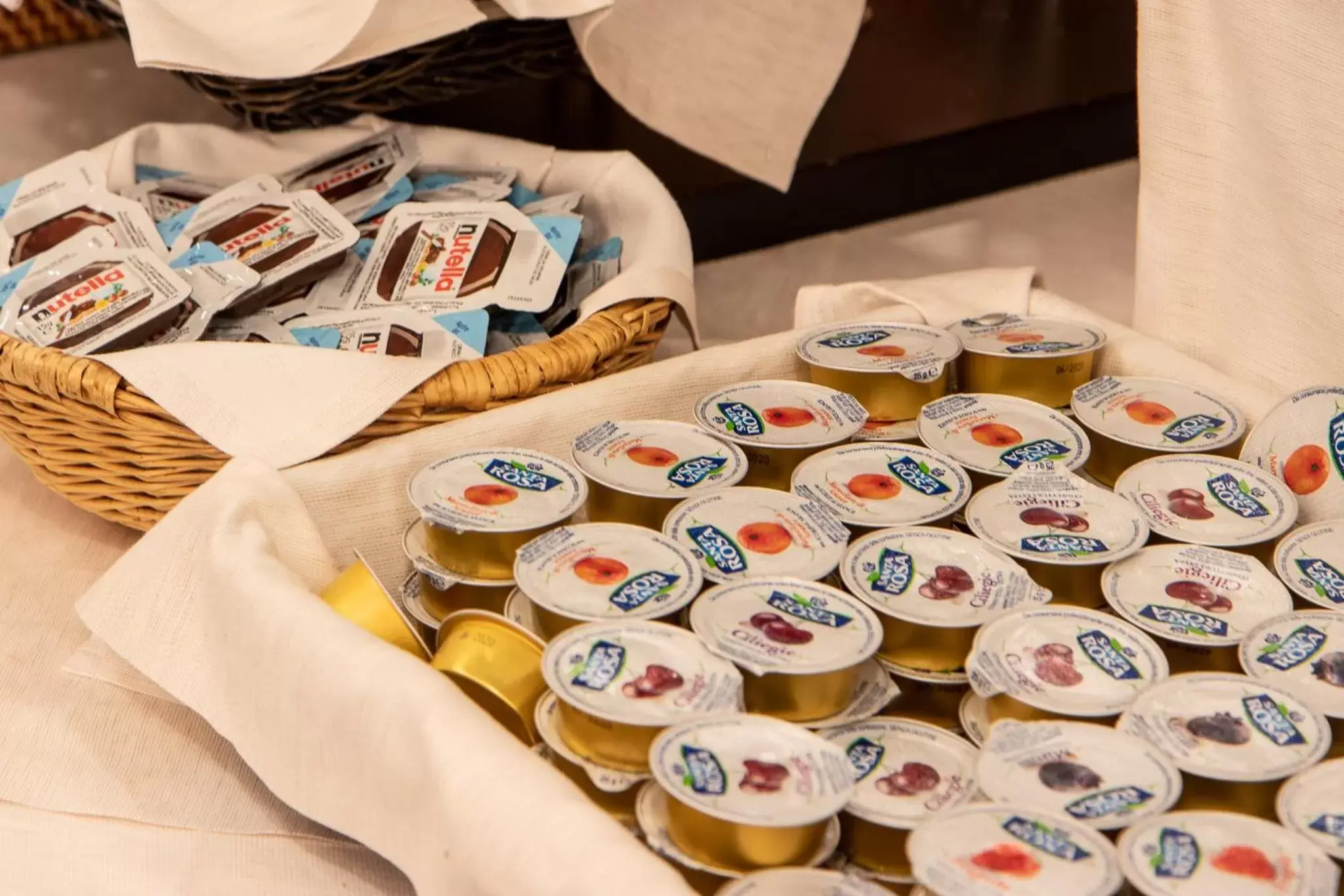 Restaurant/places to eat in Hotel Bernina Restaurant/places to eat in Hotel Bernina