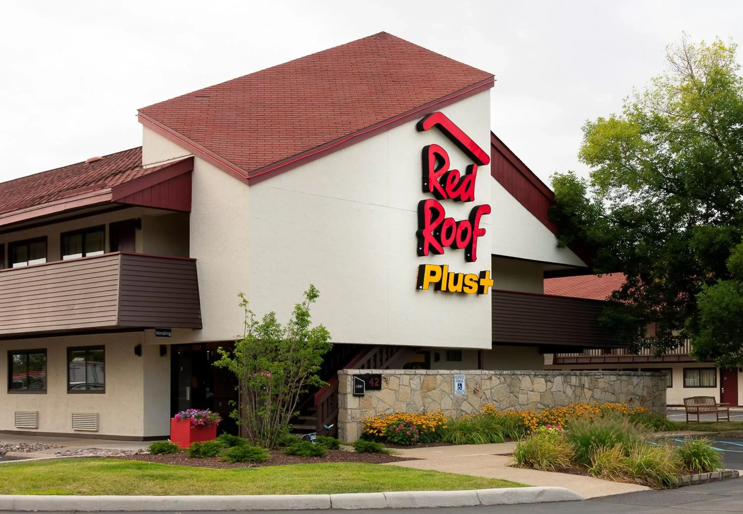 Property Building in Red Roof Inn PLUS+ Pittsburgh South - Airport