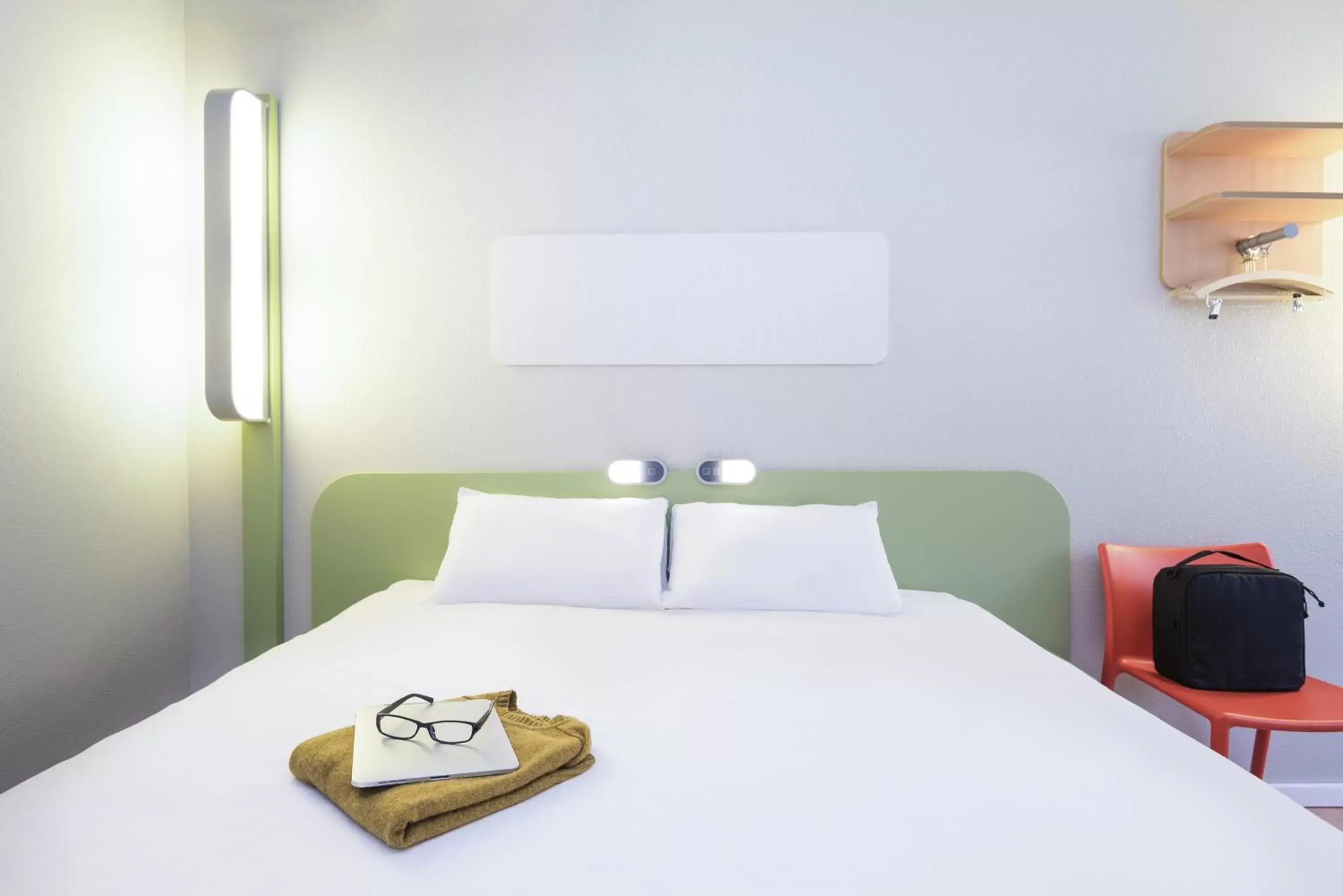 Bed in ibis budget Bordeaux Centre Bastide