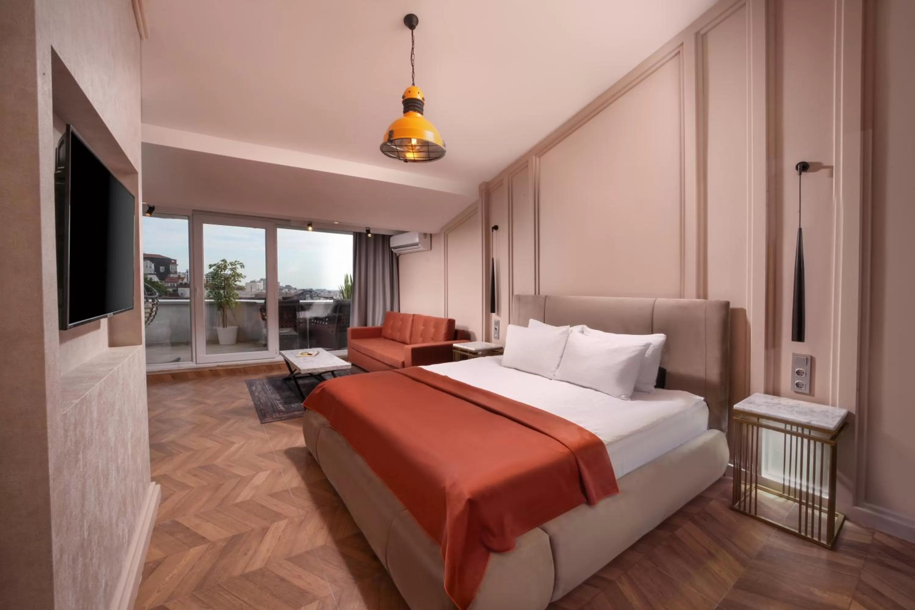 Photo of the whole room, Bed in Harbiye Residence