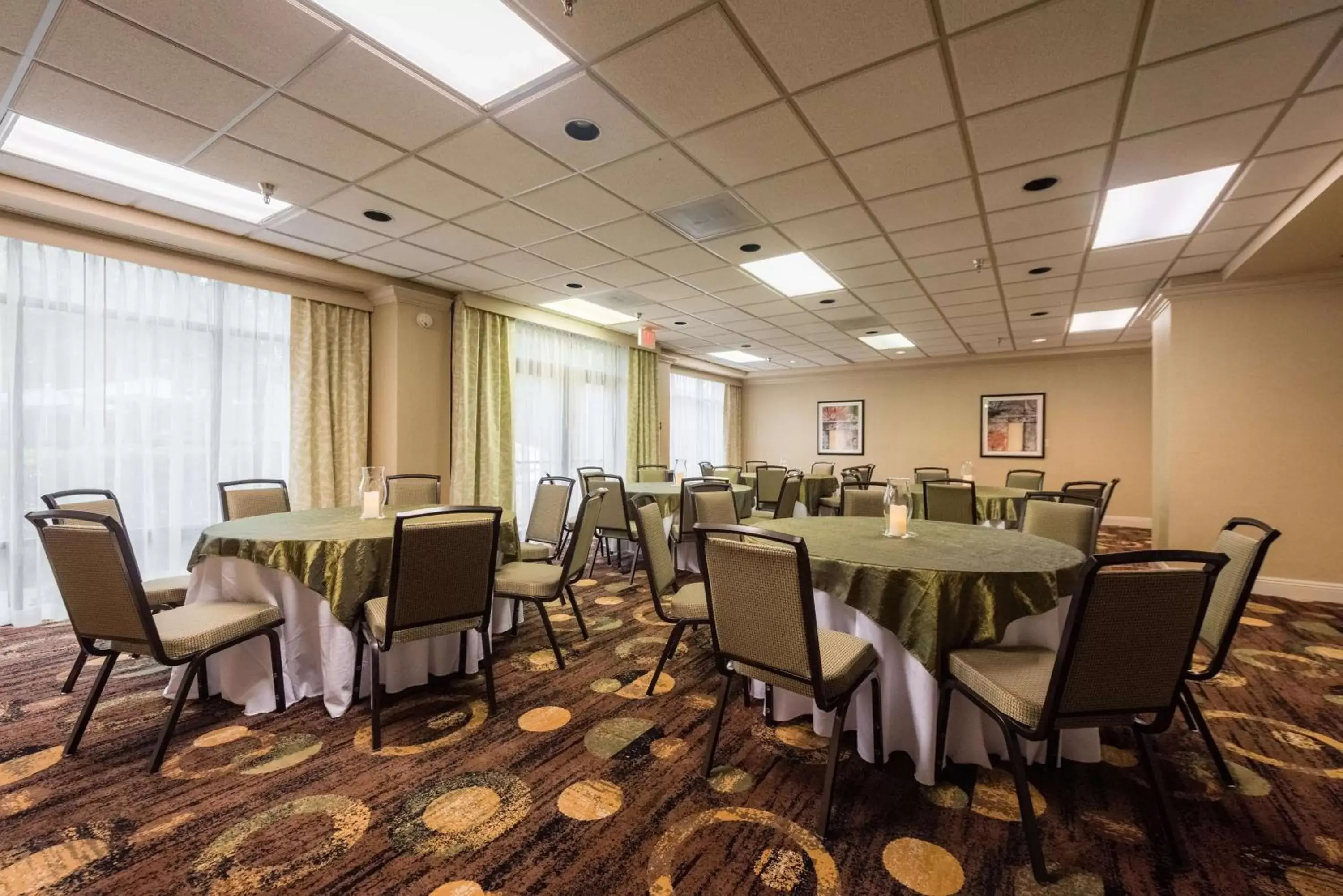Meeting/conference room, Restaurant/Places to Eat in Hampton Inn Meridian