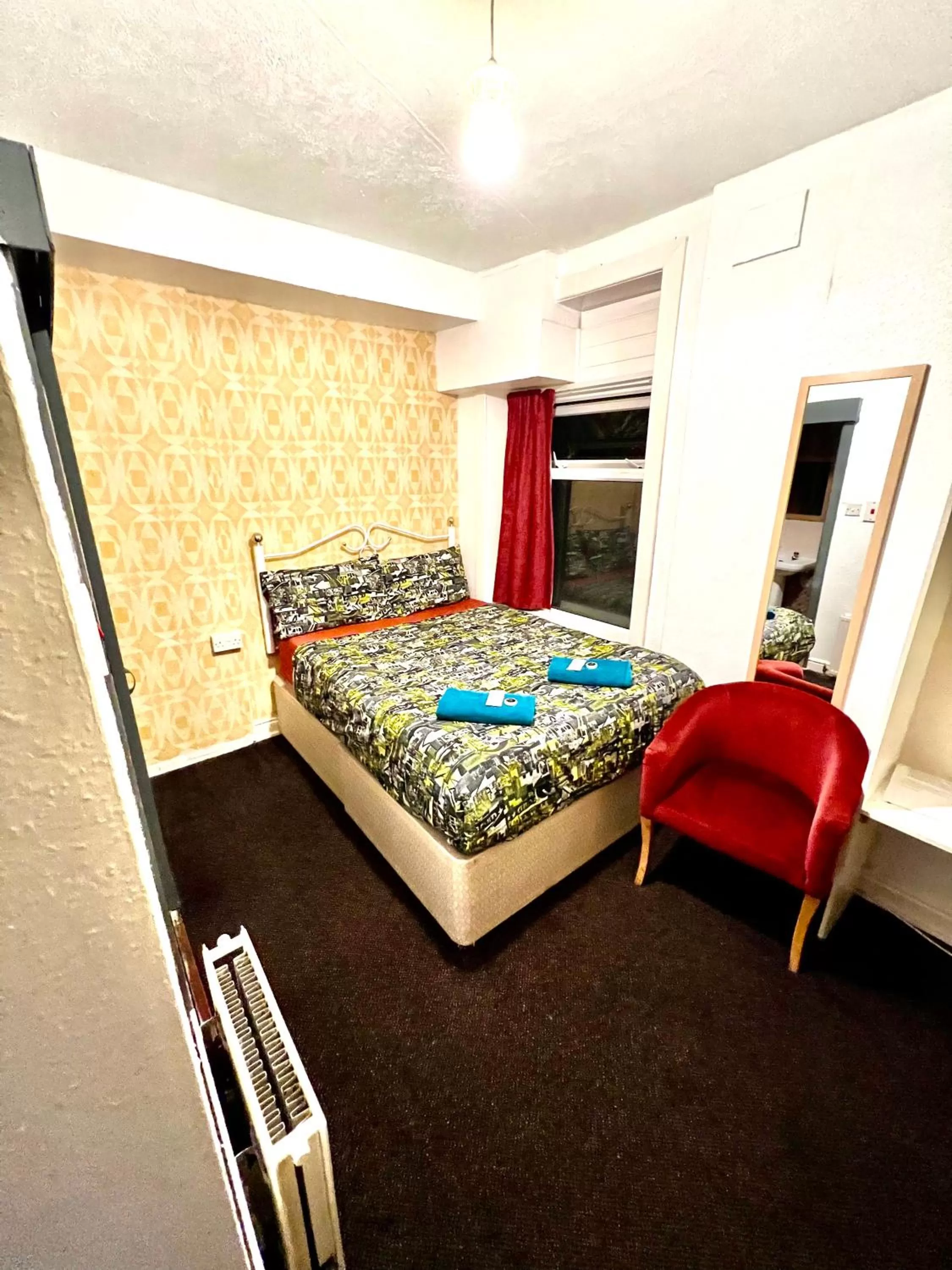 Bedroom, Bed in Blackpool Central Hotel