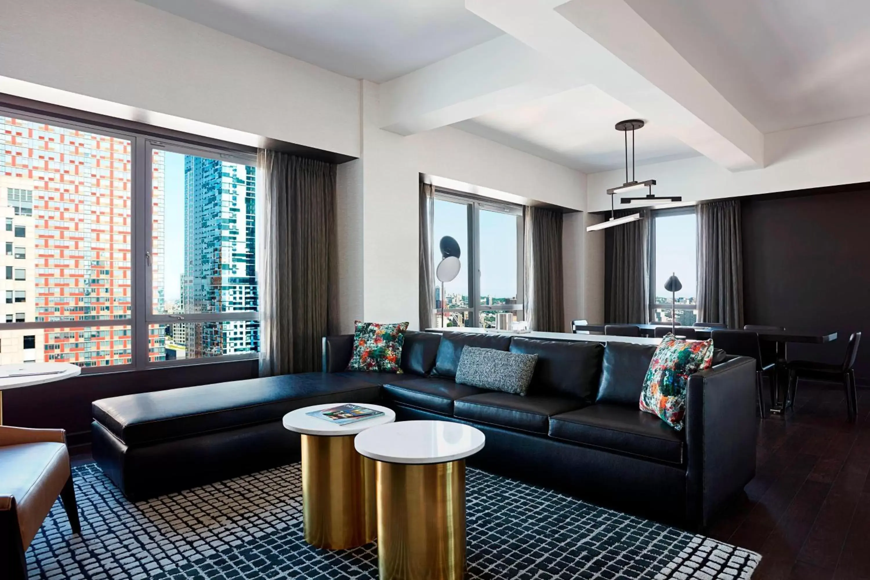 Photo of the whole room, Seating Area in New York Marriott at the Brooklyn Bridge