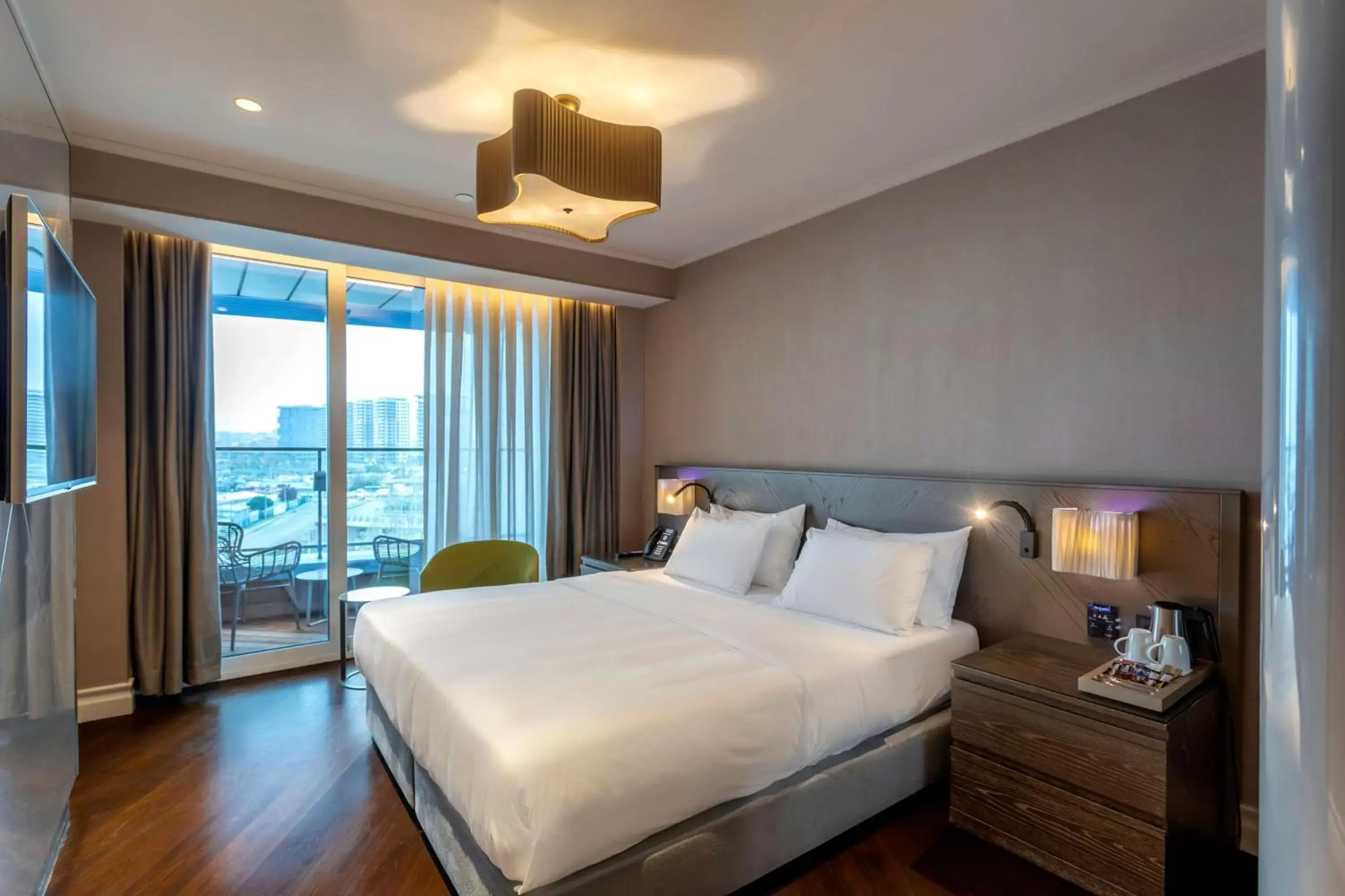 TV and multimedia, Bed in Radisson Blu Hotel Istanbul Ottomare