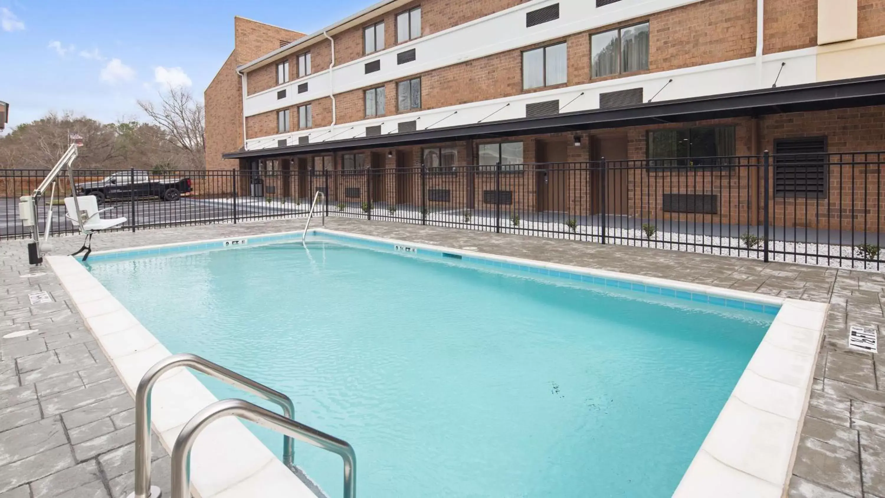 On site, Swimming Pool in Best Western Atlanta-Marietta Ballpark Hotel