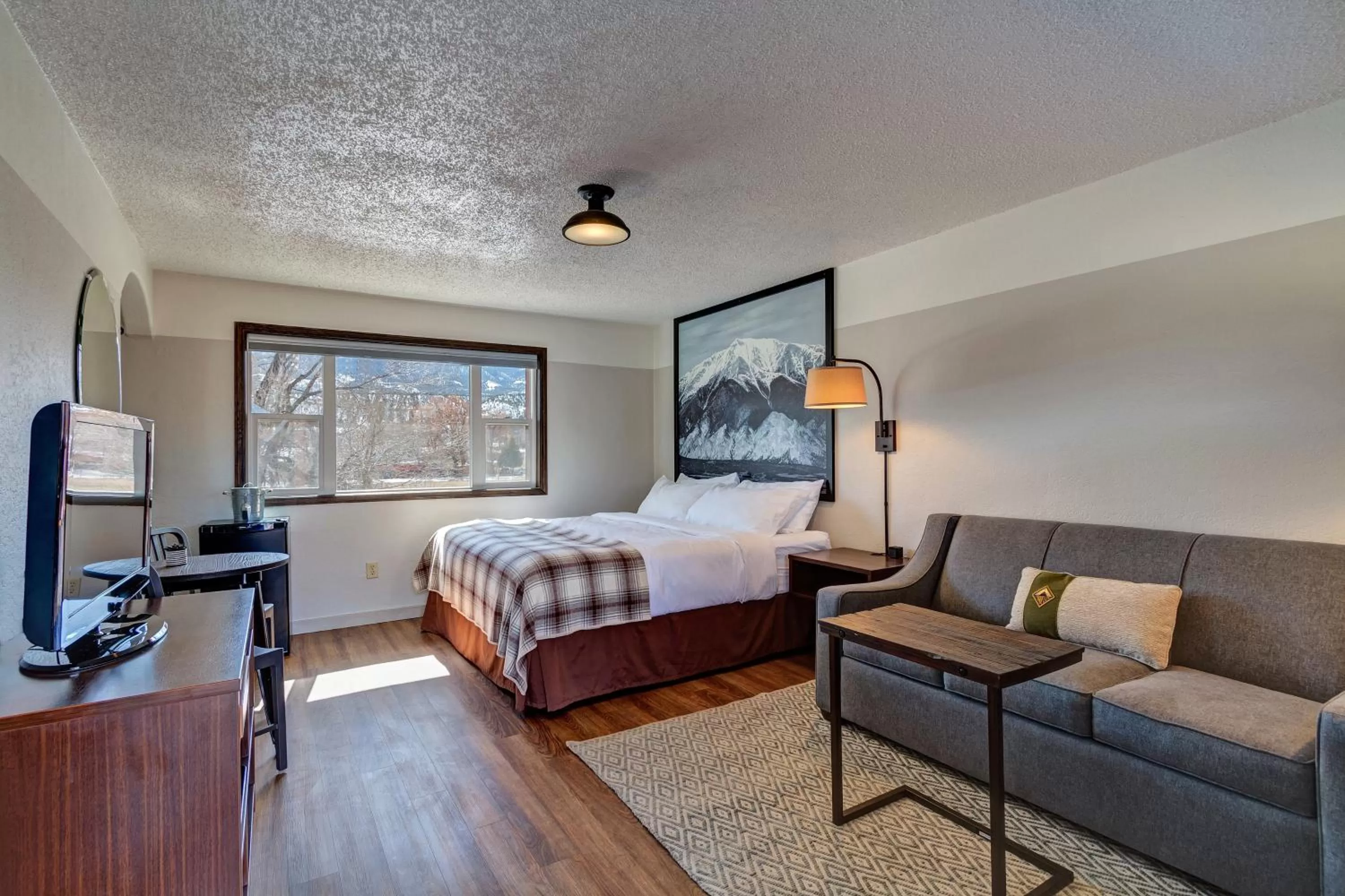 Bedroom, Bed in Loyal Duke Lodge