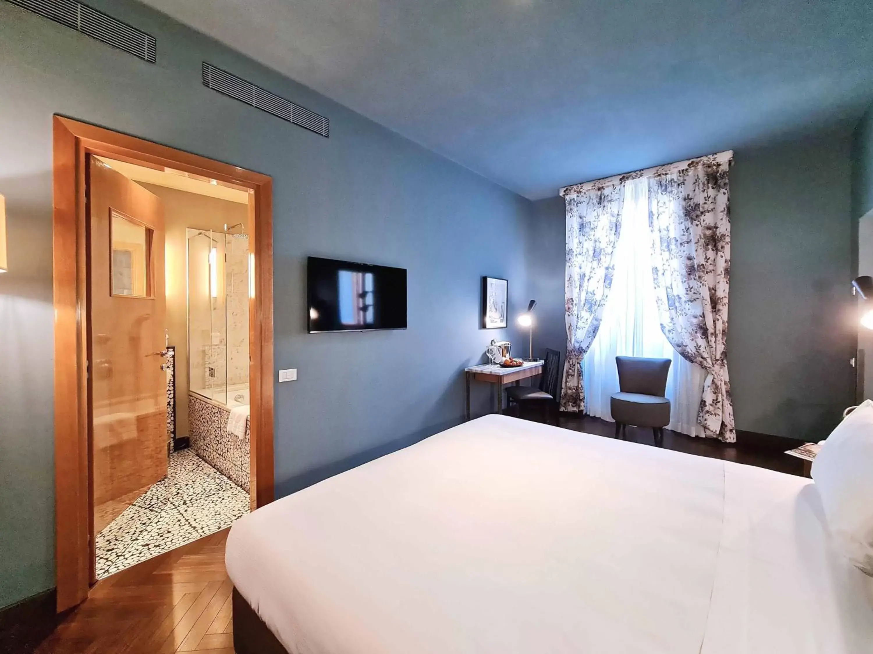 Bedroom, Bed in Hotel Garibaldi Blu - WTB Hotels