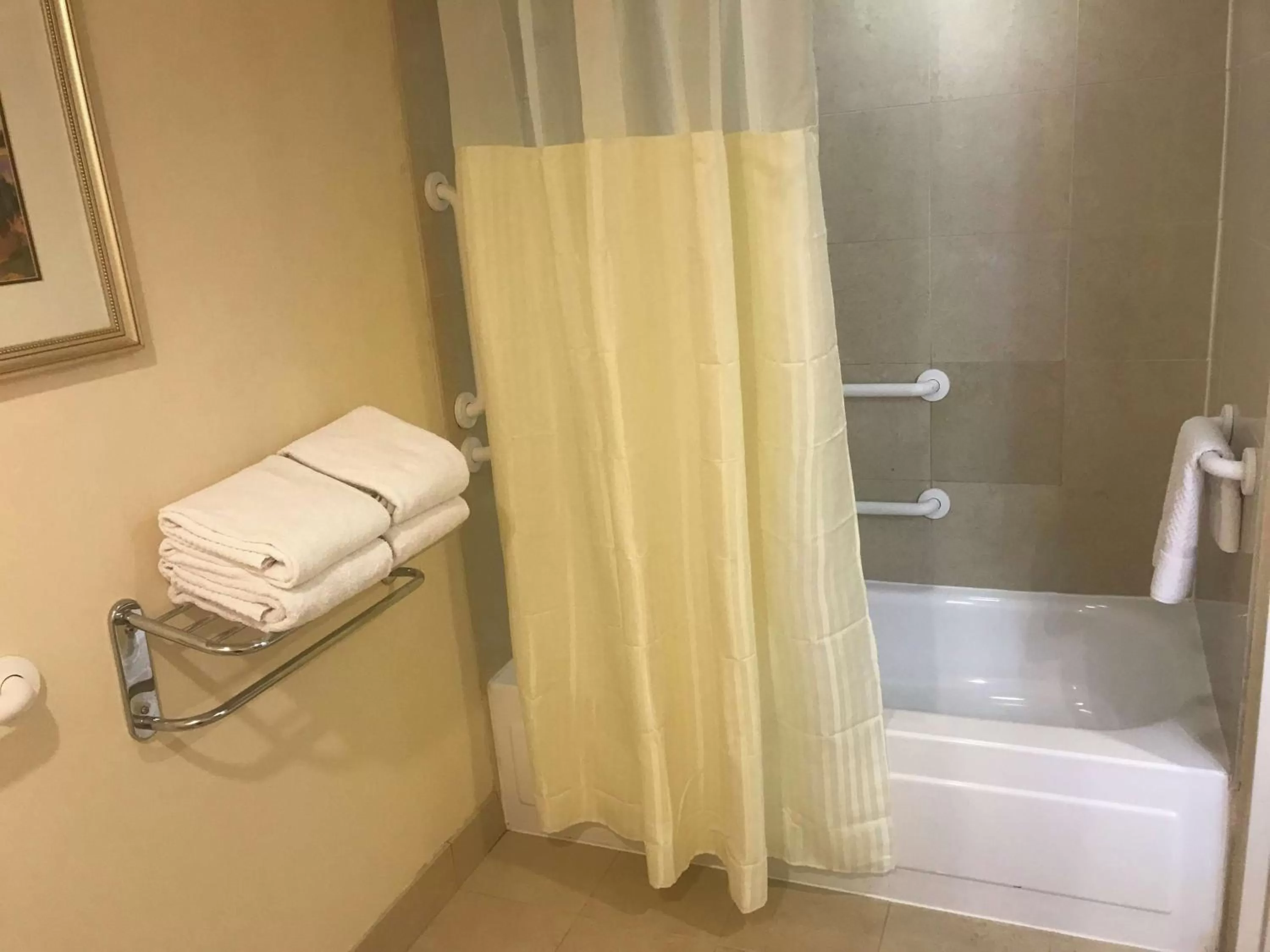 Bathroom in Hilton Woodcliff Lake