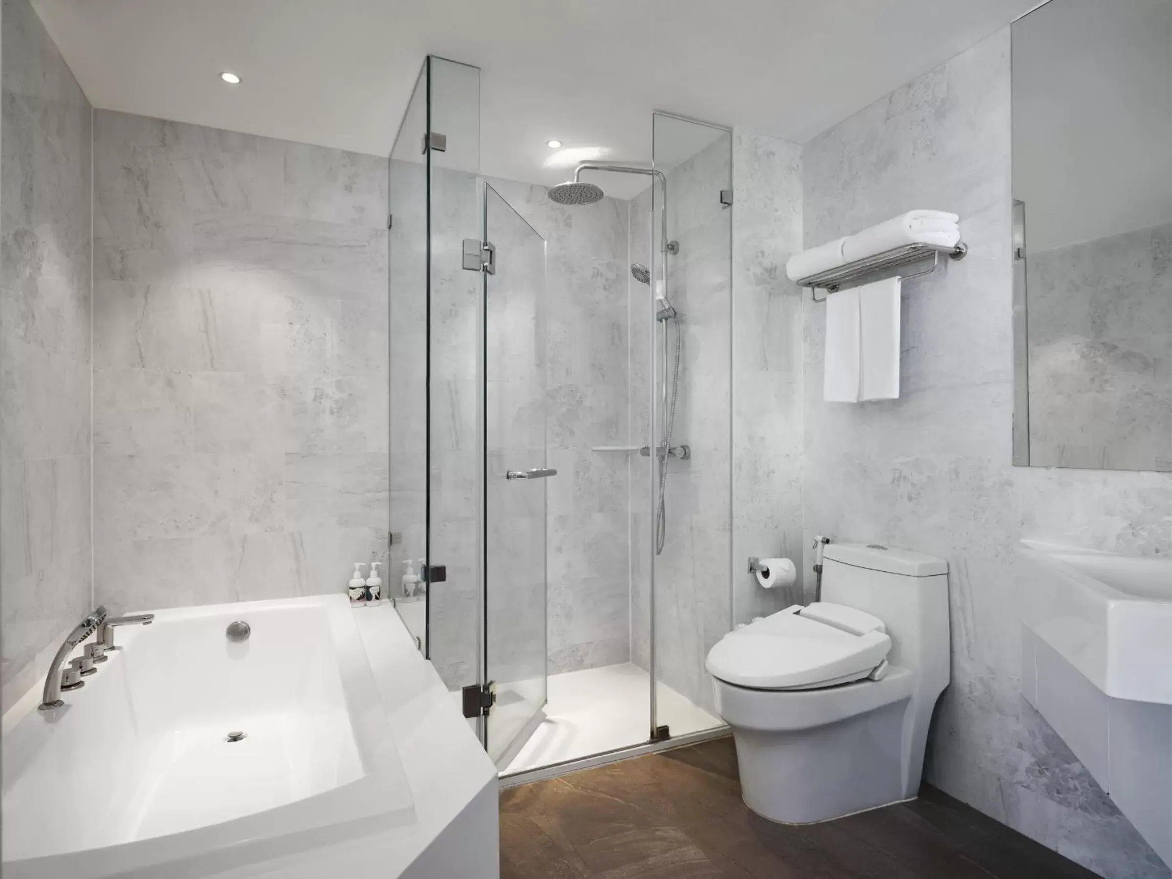 Shower, Bathroom in Arden Hotel and Residence by At Mind