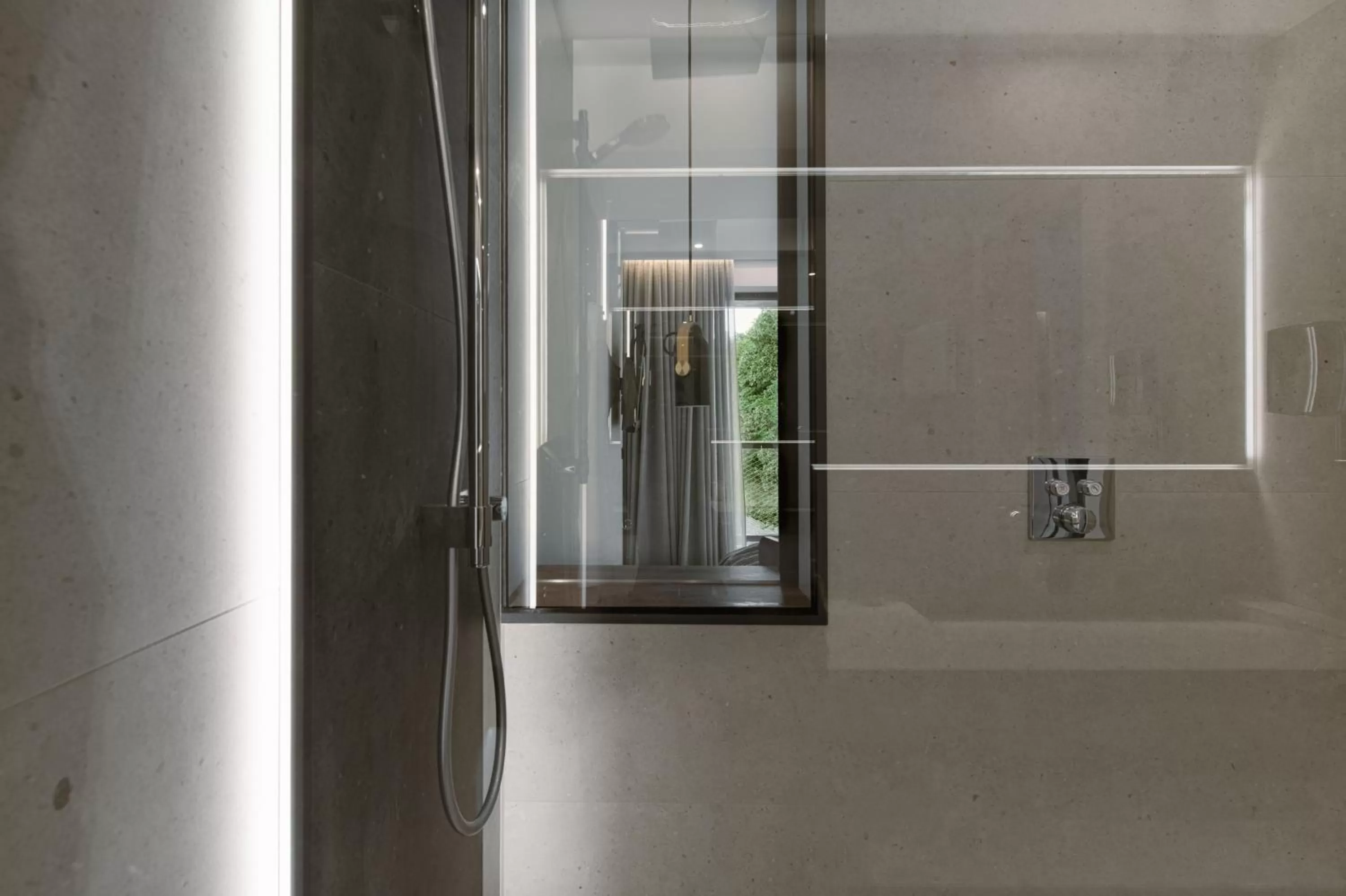 Shower in Hotel VierJahreszeiten am Seilersee