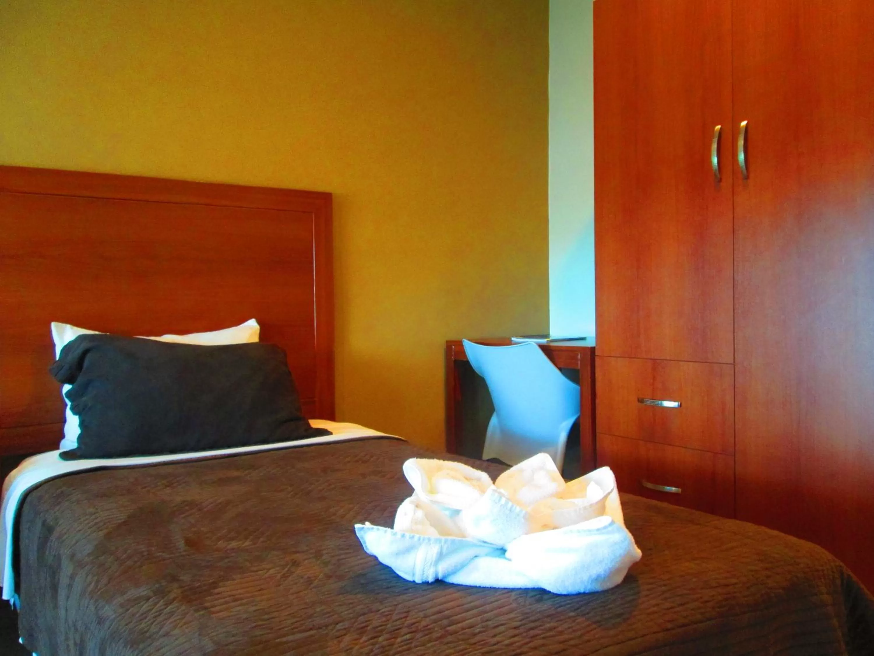 Bed in Hotel Garzota Inn