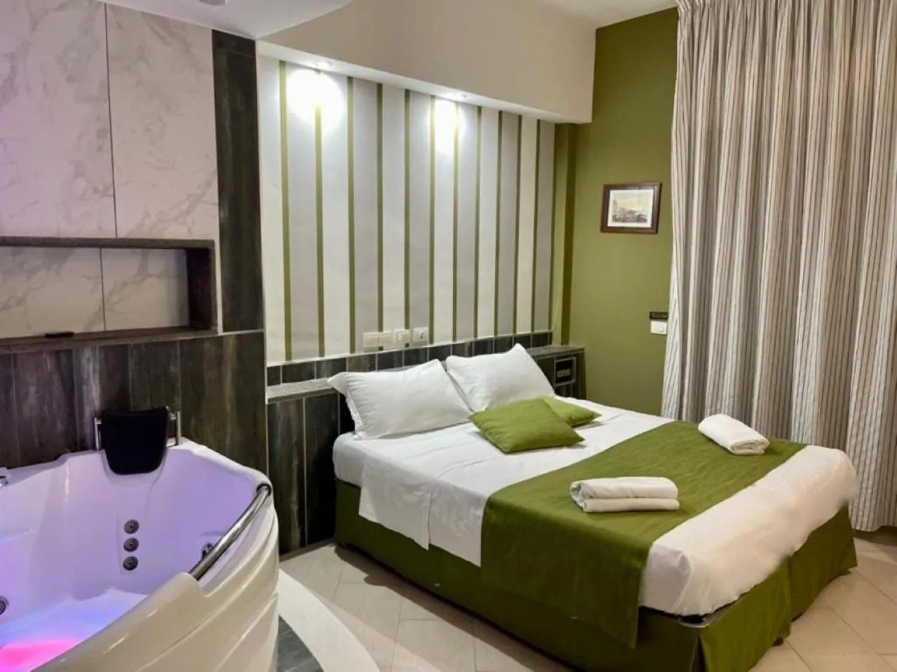 Hot Tub, Bed in Hotel San Paolo