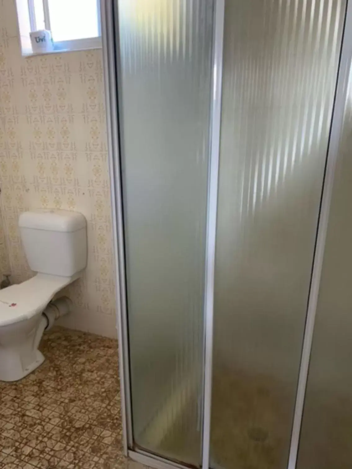 Shower, Bathroom in Garden City Motor Inn