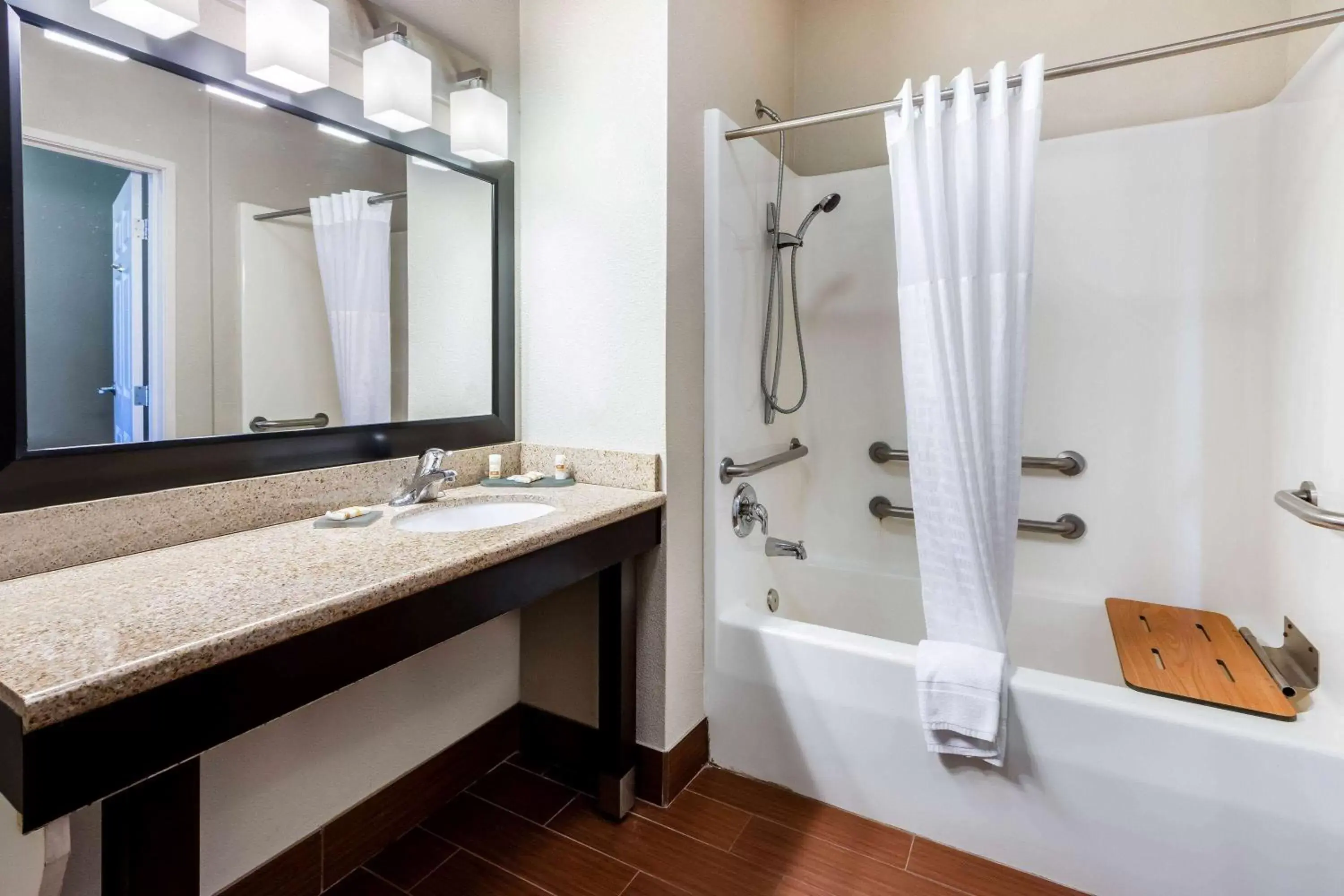 Bathroom in La Quinta by Wyndham Roswell