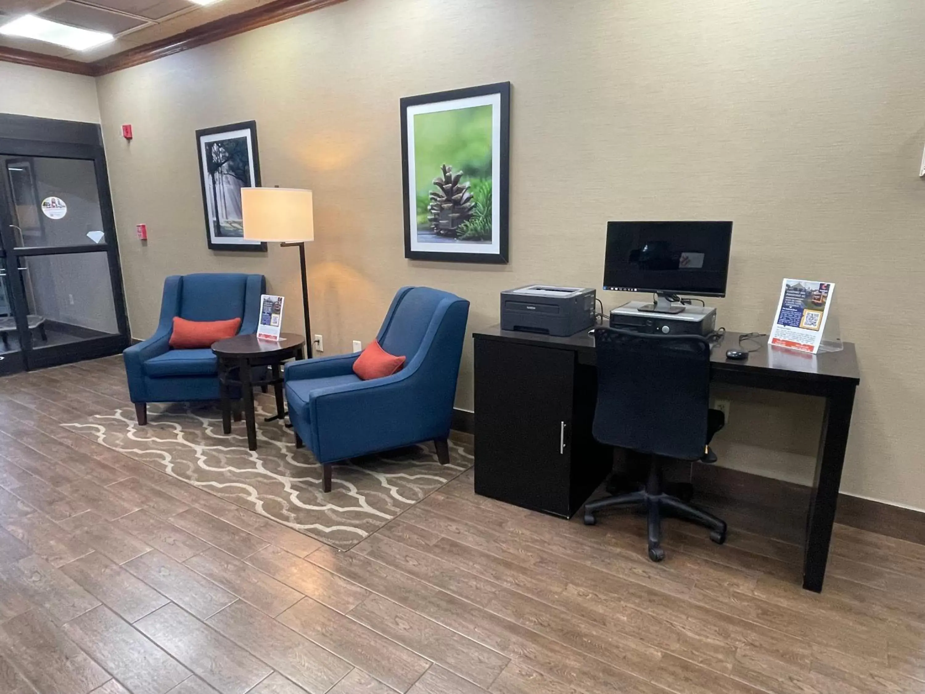 Seating area in Comfort Inn Pinehurst