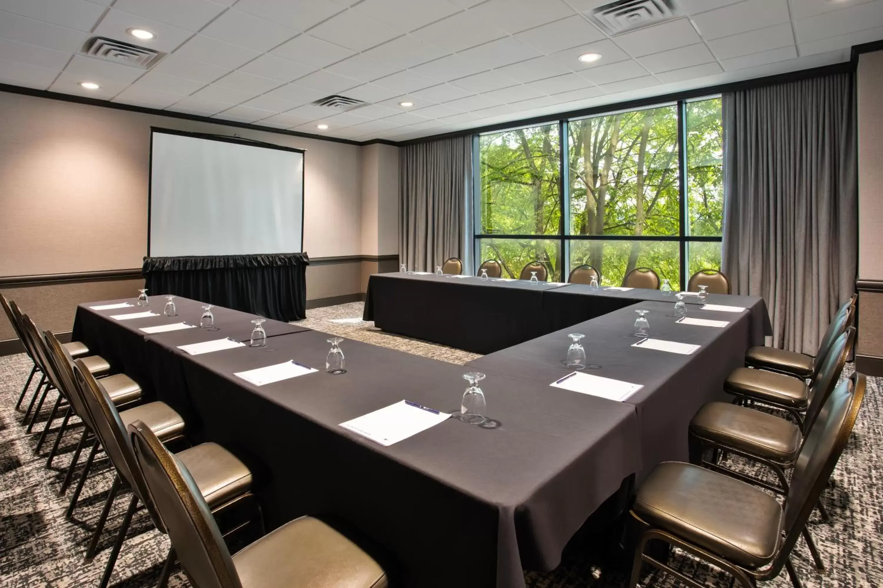 Meeting/conference room in DoubleTree by Hilton Lansing