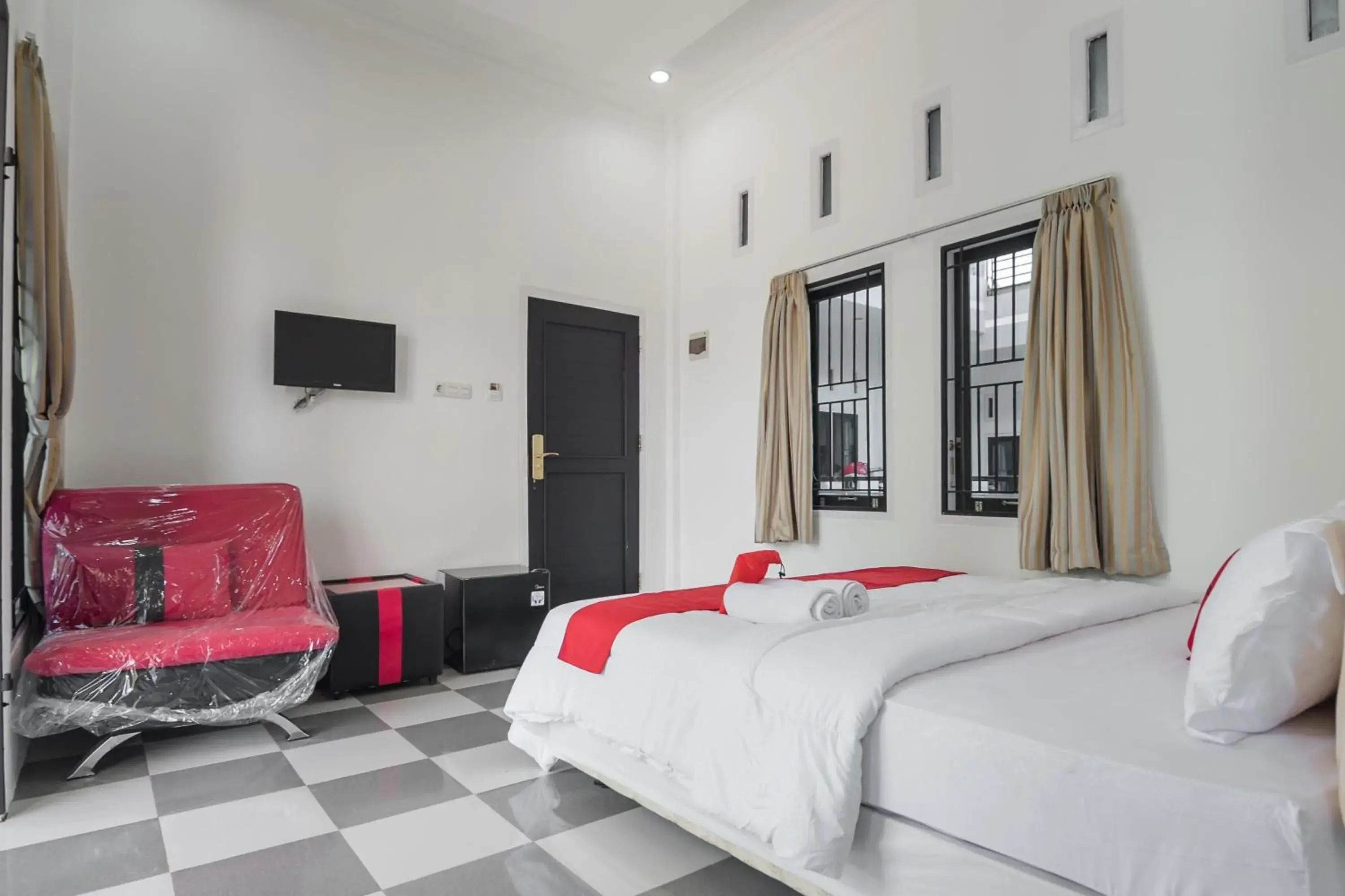 Bedroom, Bed in RedDoorz near Sultan Thaha Airport Jambi