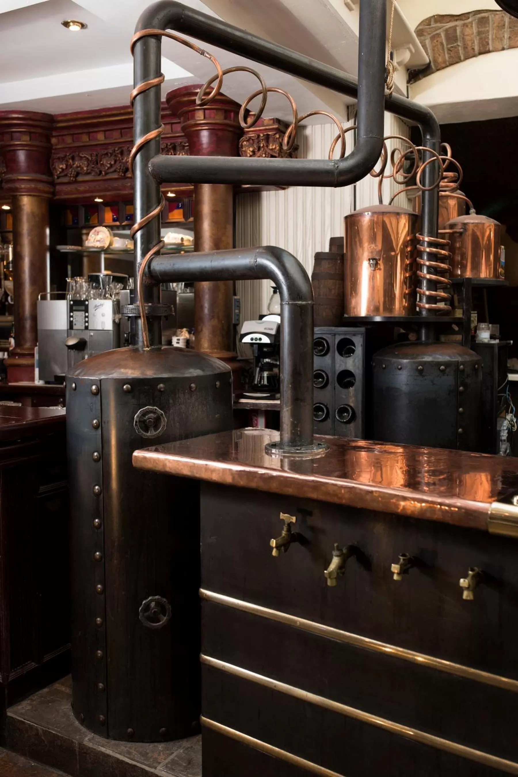 Lounge or bar in Four Seasons Hotel & Leisure Club