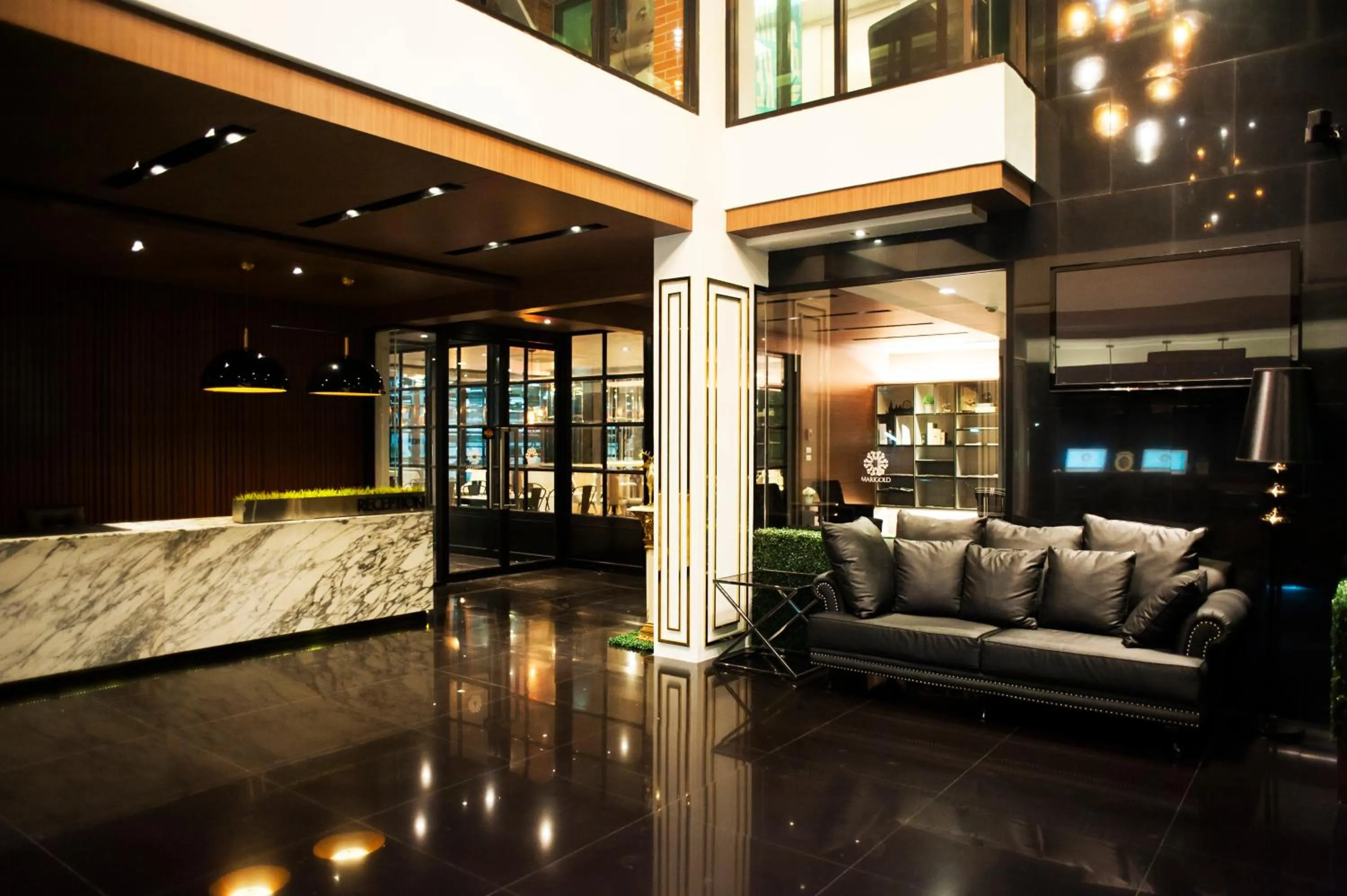 Lobby or reception in Marigold Sukhumvit - Free Shuttle to BTS Bearing Station