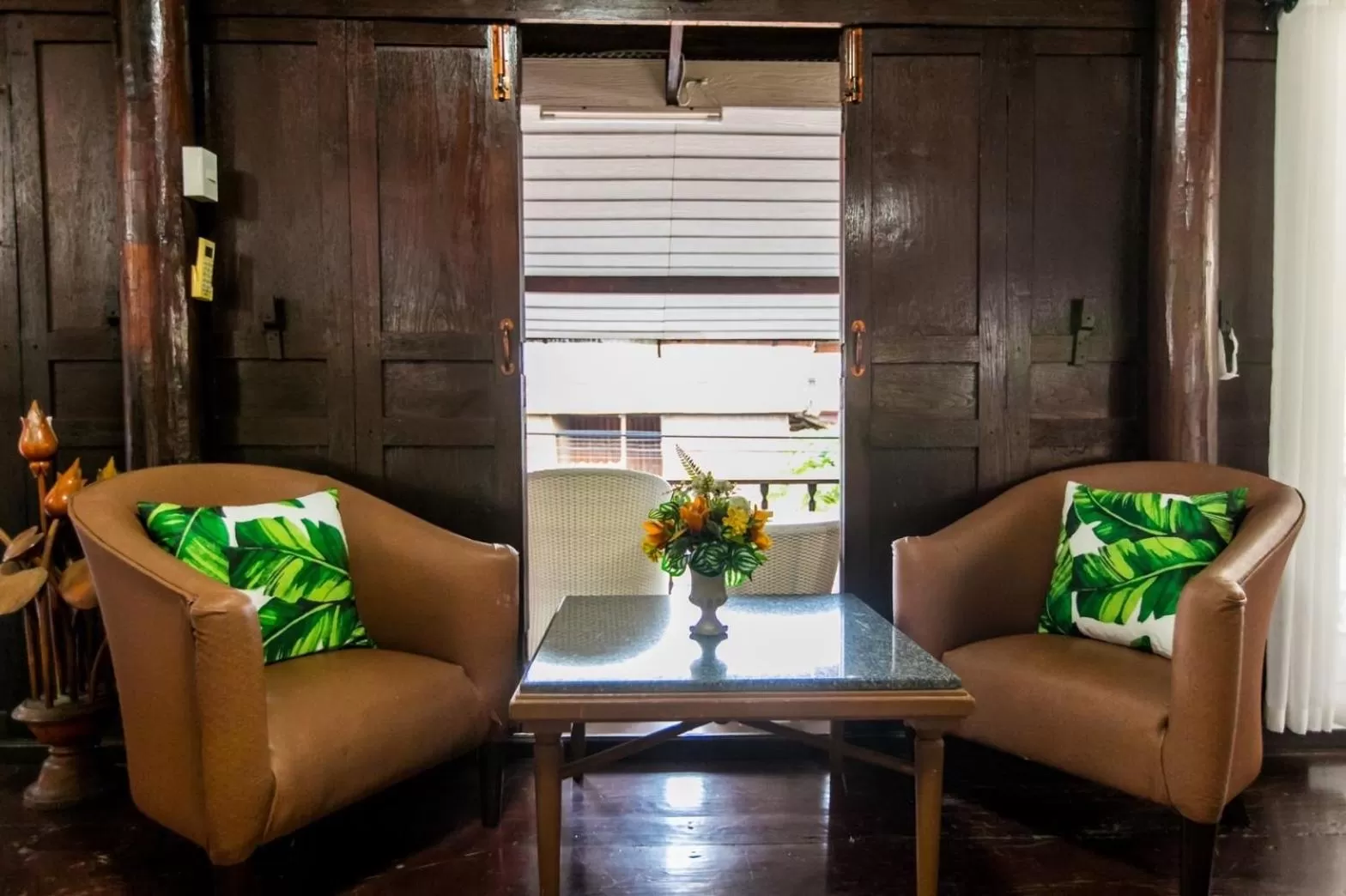 Living room in MANDARIN LODGE by victor