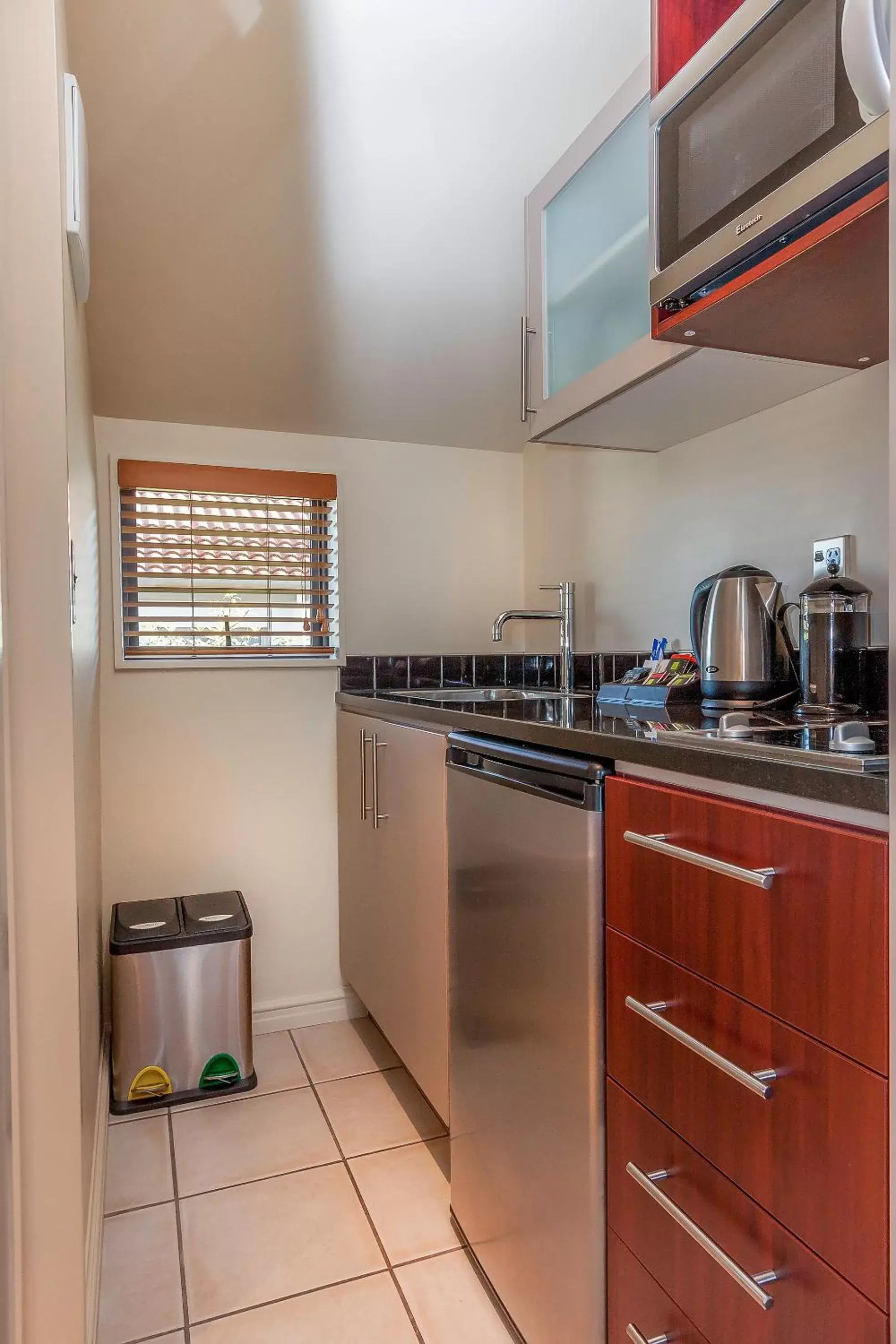 Coffee/tea facilities, Kitchen/Kitchenette in Kauri Motel on Riccarton