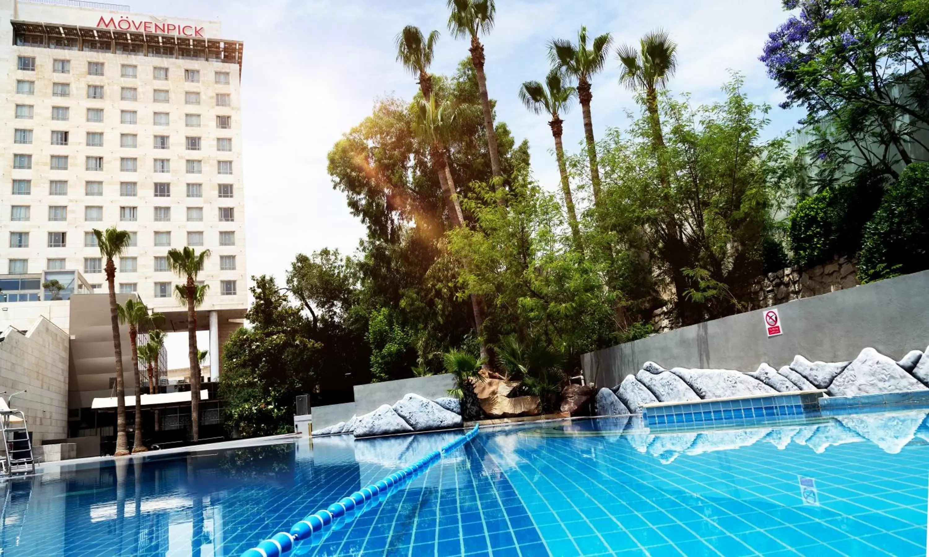 Swimming Pool in Mövenpick Hotel Amman