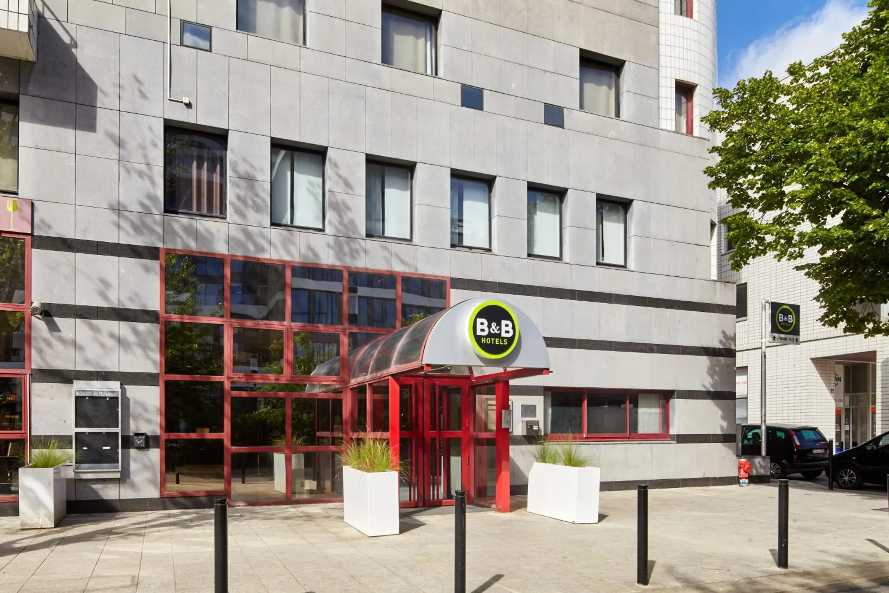 Facade/entrance, Property Building in B&B HOTEL Saint-Quentin-en-Yvelines Centre Gare 4 étoiles