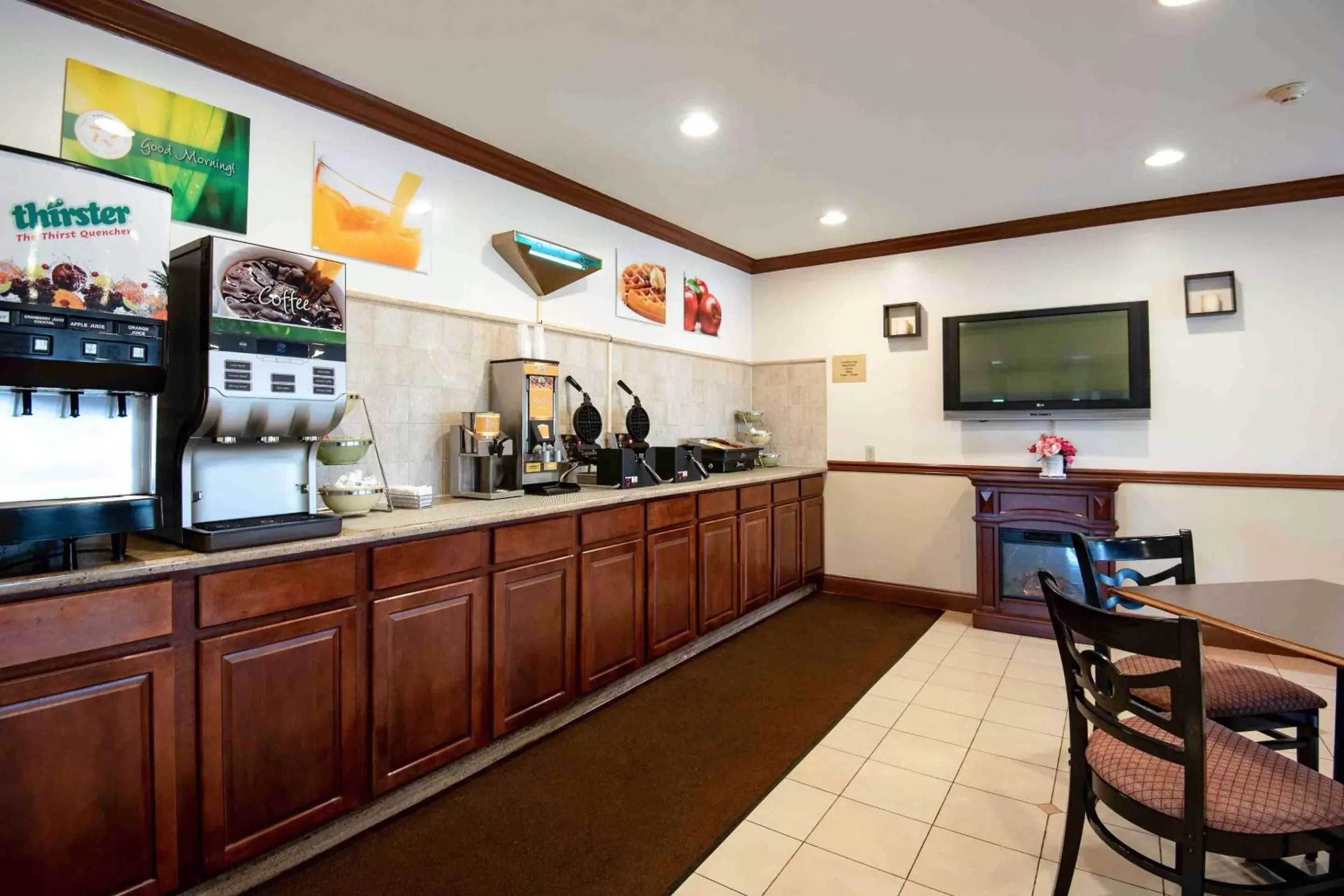 Restaurant/places to eat, Kitchen/Kitchenette in Quality Inn & Suites Quakertown-Allentown