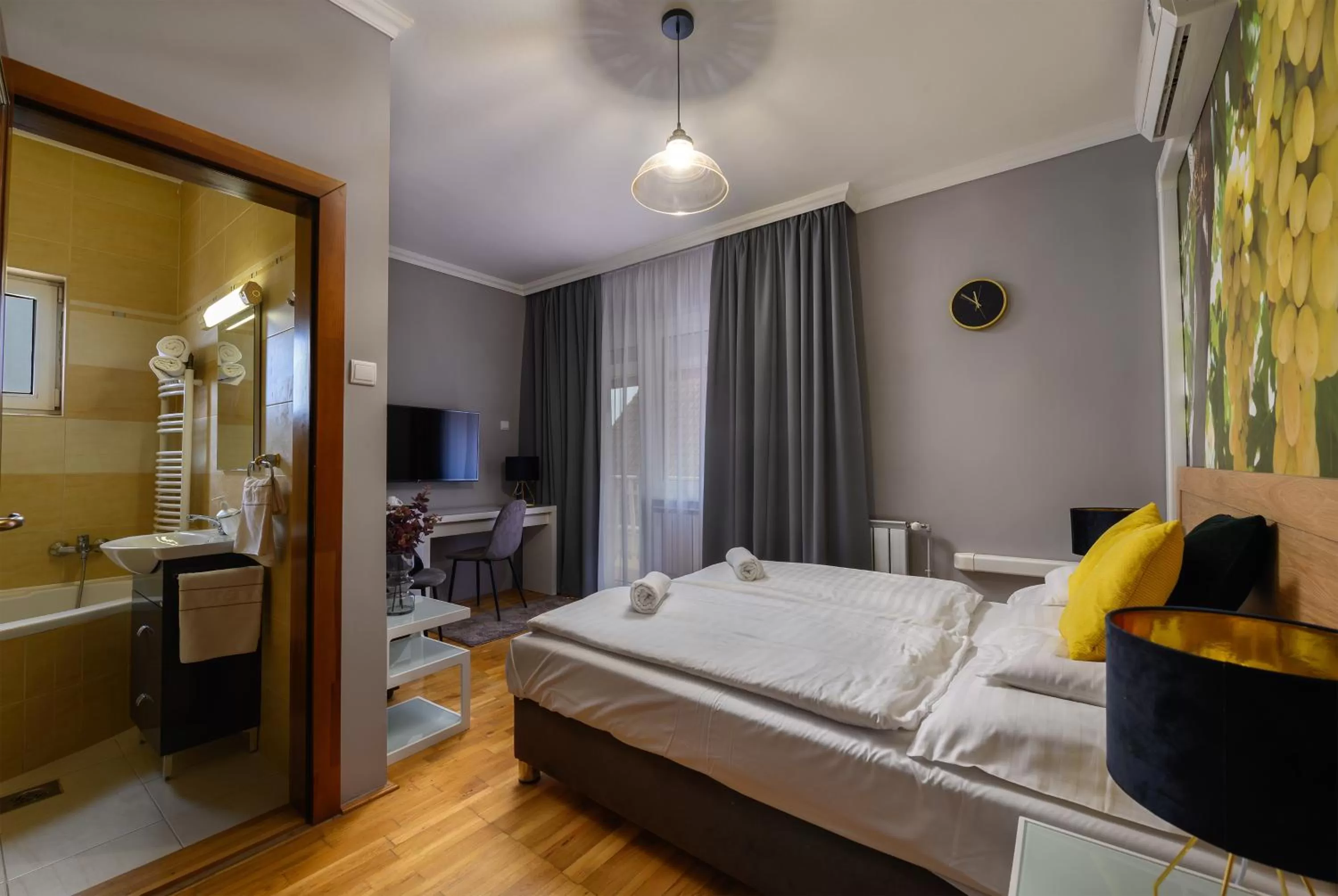 Property building, Bed in Angyal Panzió