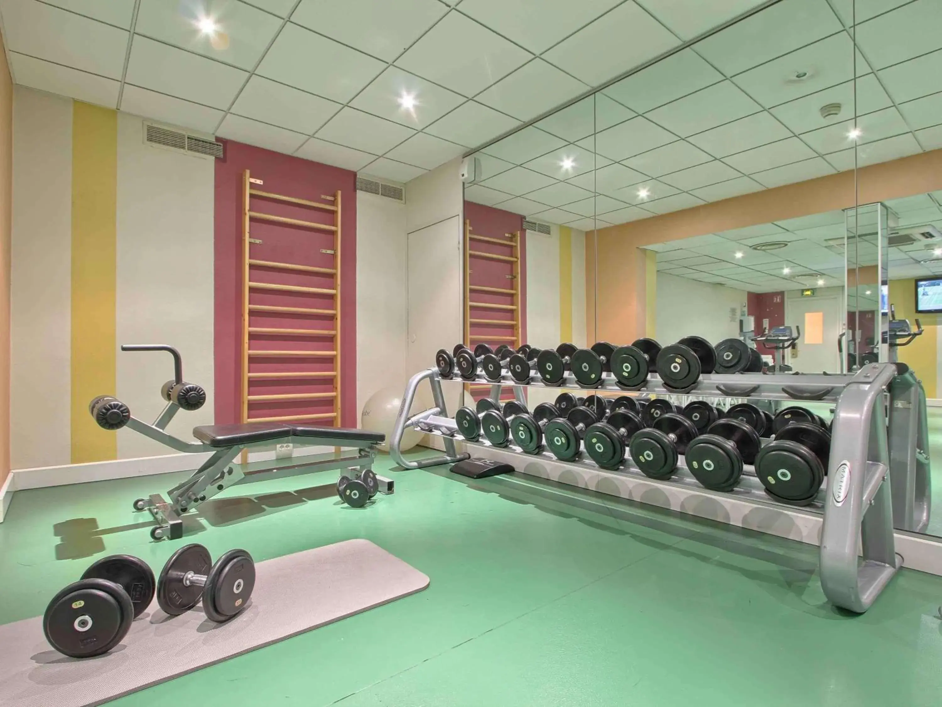 On site, Fitness Center/Facilities in Mercure Paris Velizy