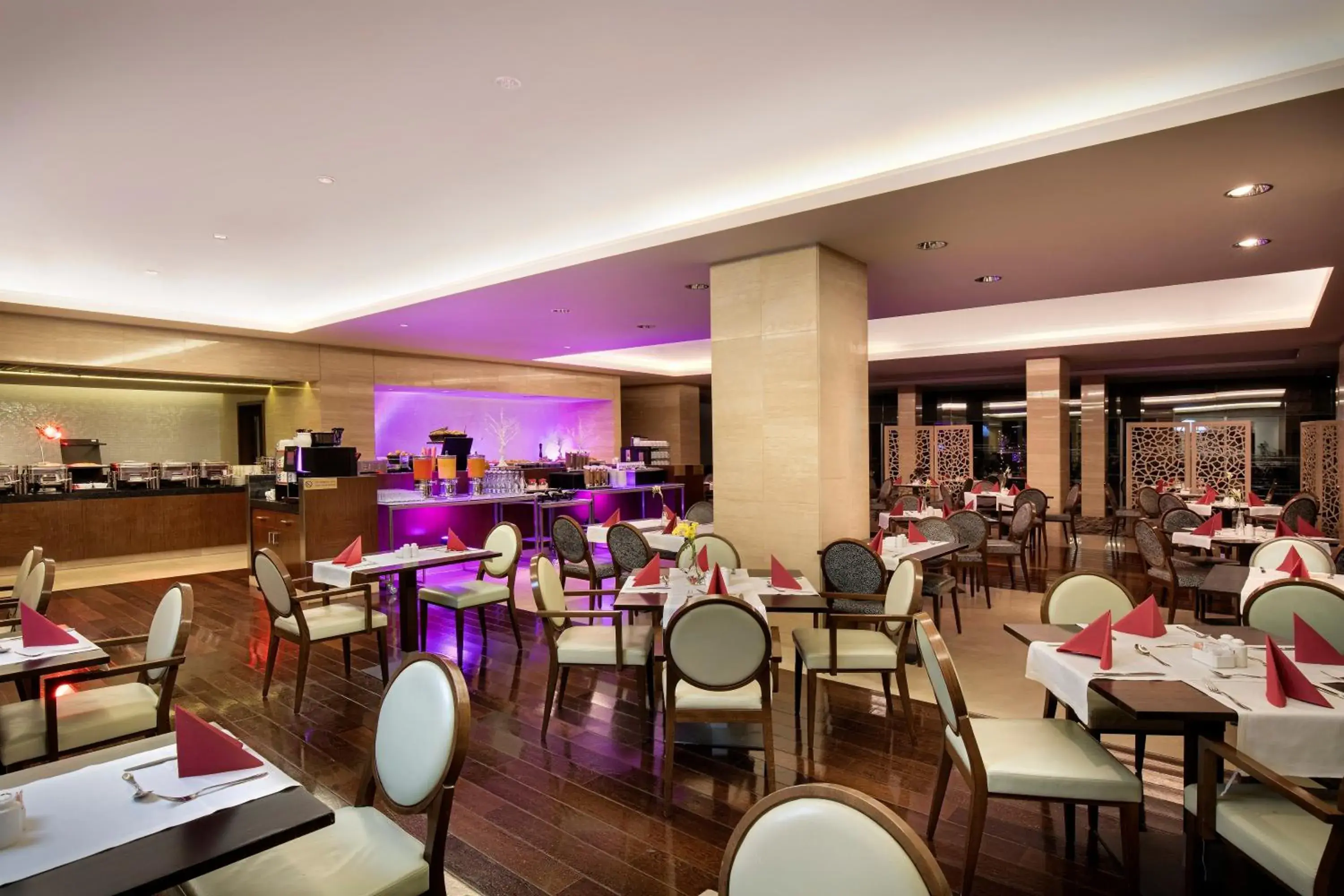 Restaurant/Places to Eat in Crowne Plaza Bucharest, an IHG Hotel