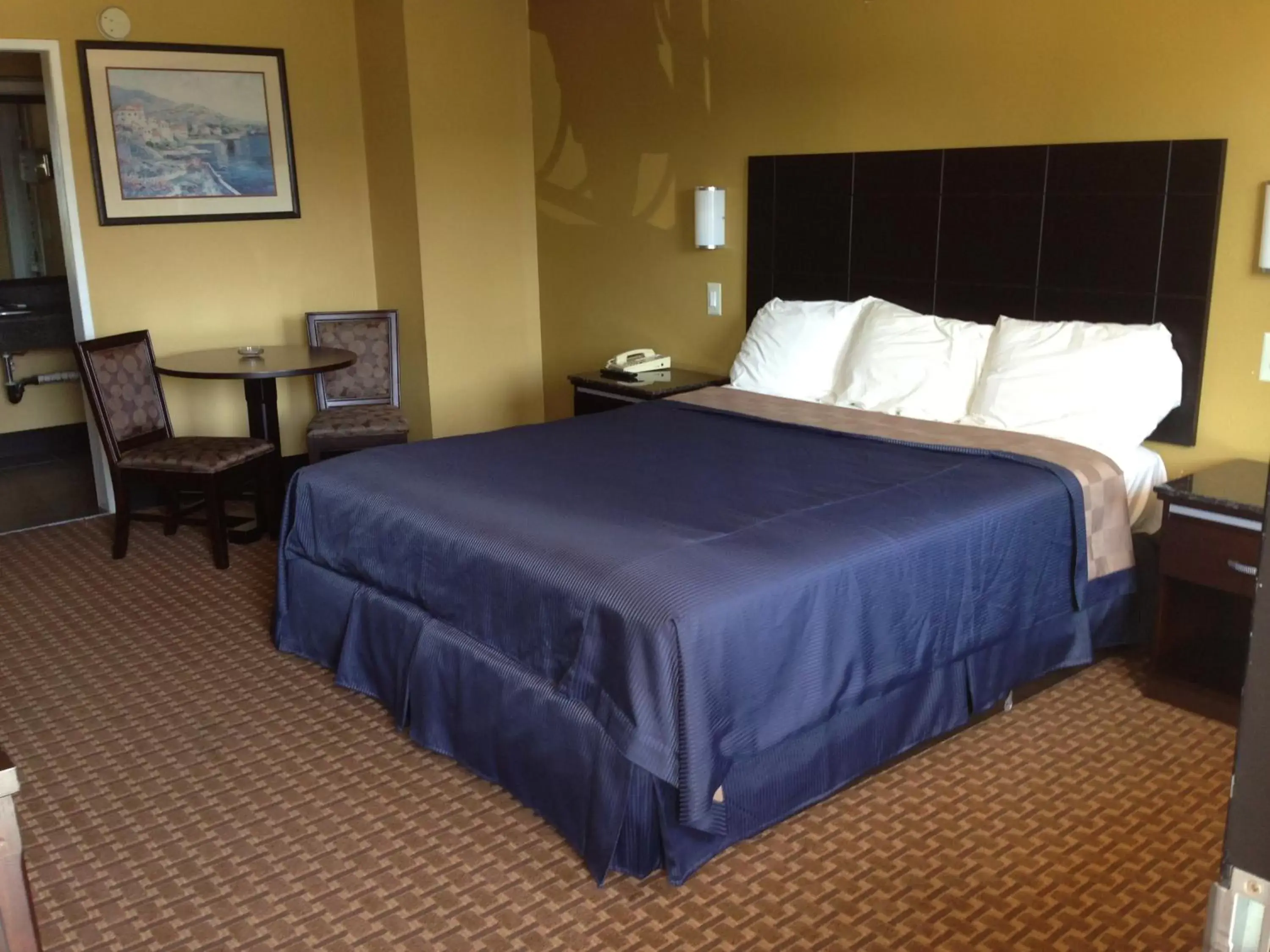 Bed in Del Amo Inn