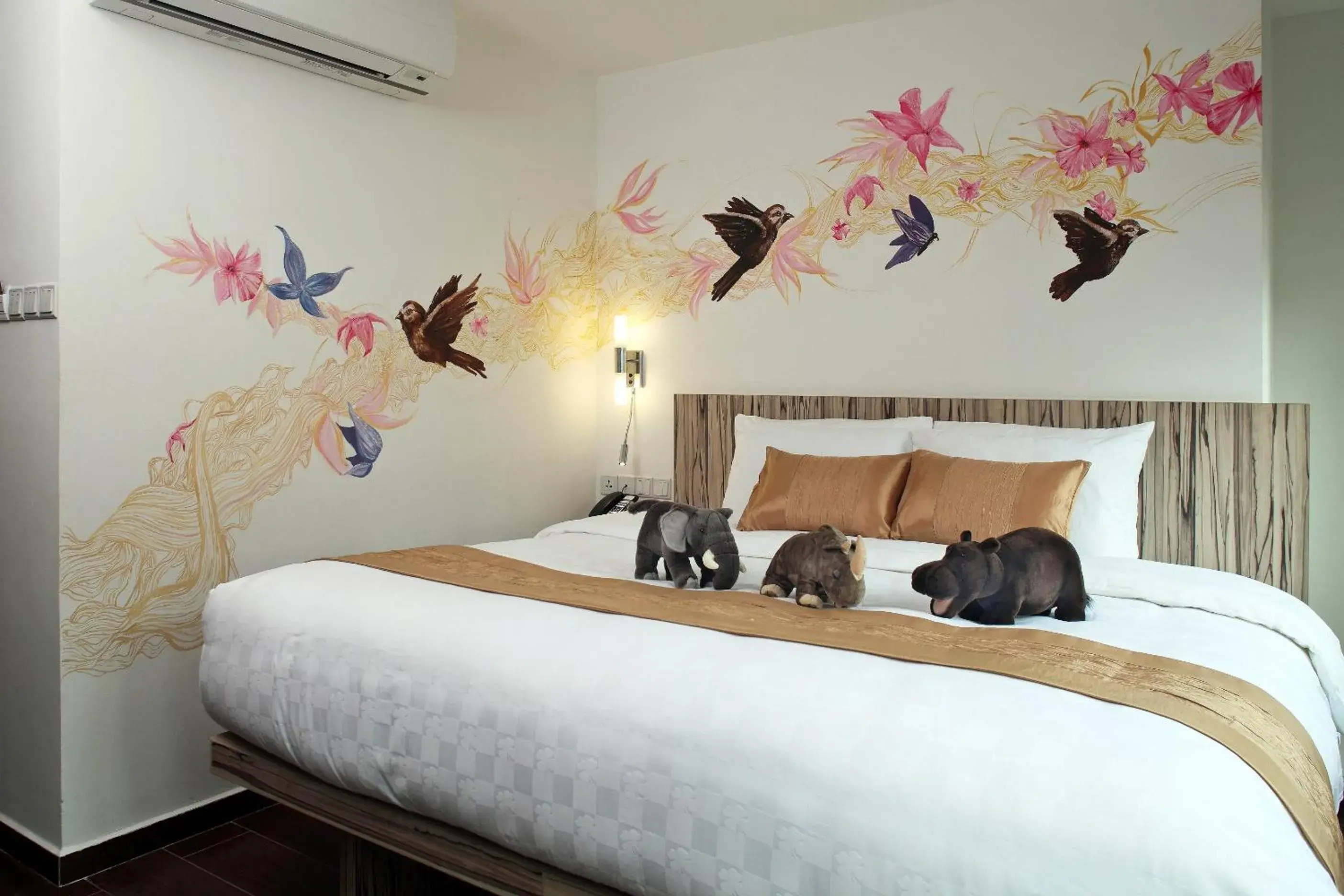 King Suite in Hotel Clover The Arts King Suite in Hotel Clover The Arts