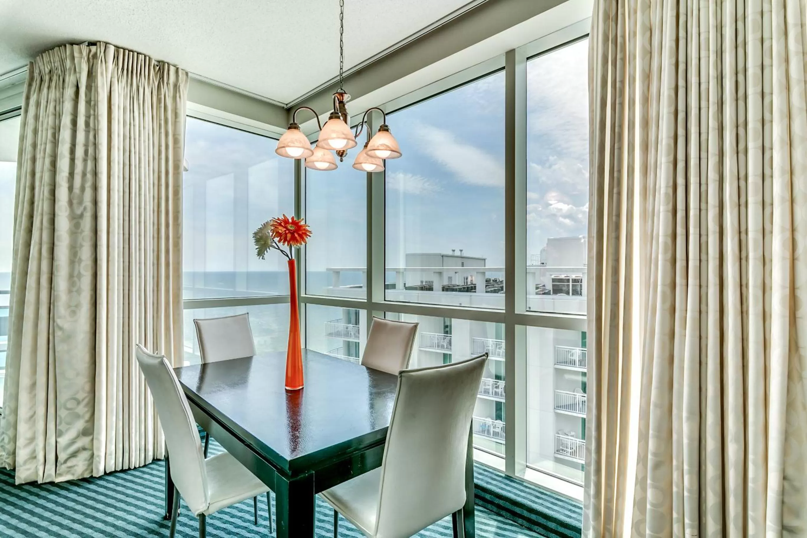 Dining area in Oceans One Resort