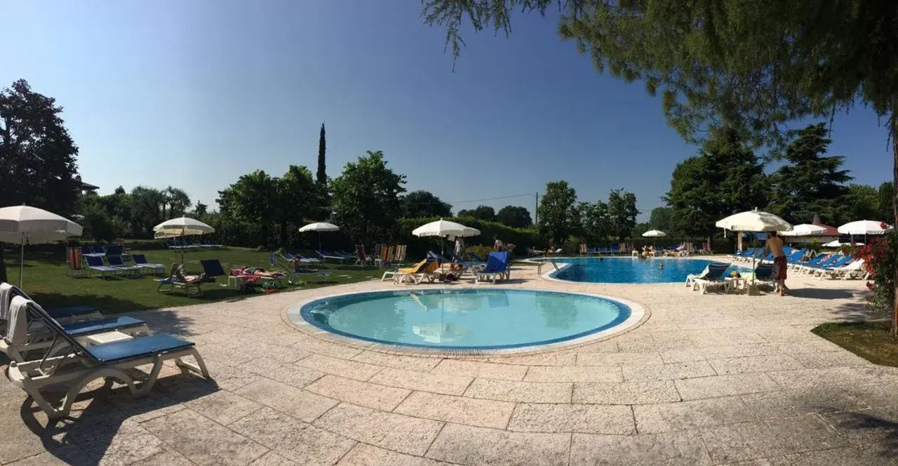 Swimming Pool in Parc Hotel Casa Mia