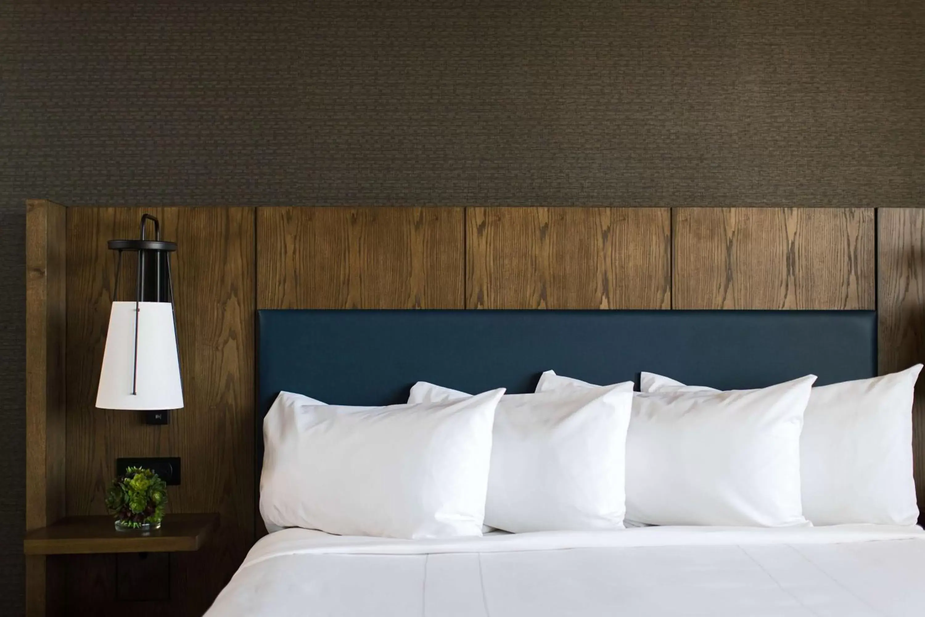 Mobility Accessible Deluxe King Bathtub in Sonesta Nashville Airport Mobility Accessible Deluxe King Bathtub in Sonesta Nashville Airport