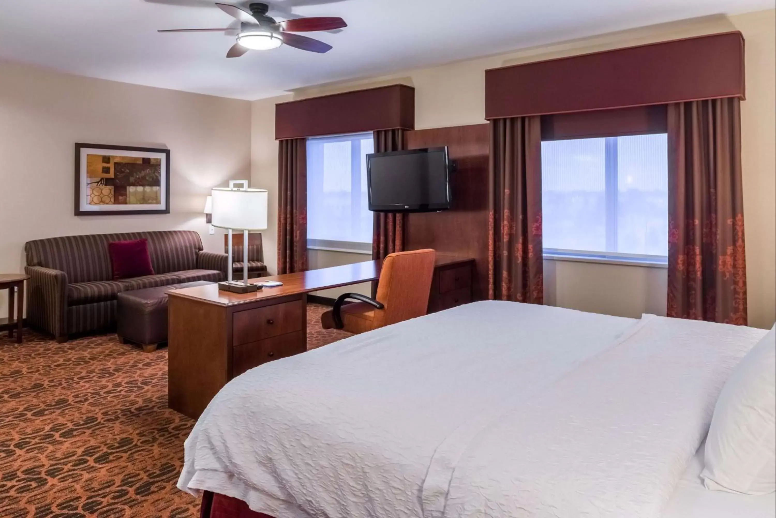 Bedroom in Hampton Inn & Suites Boulder North