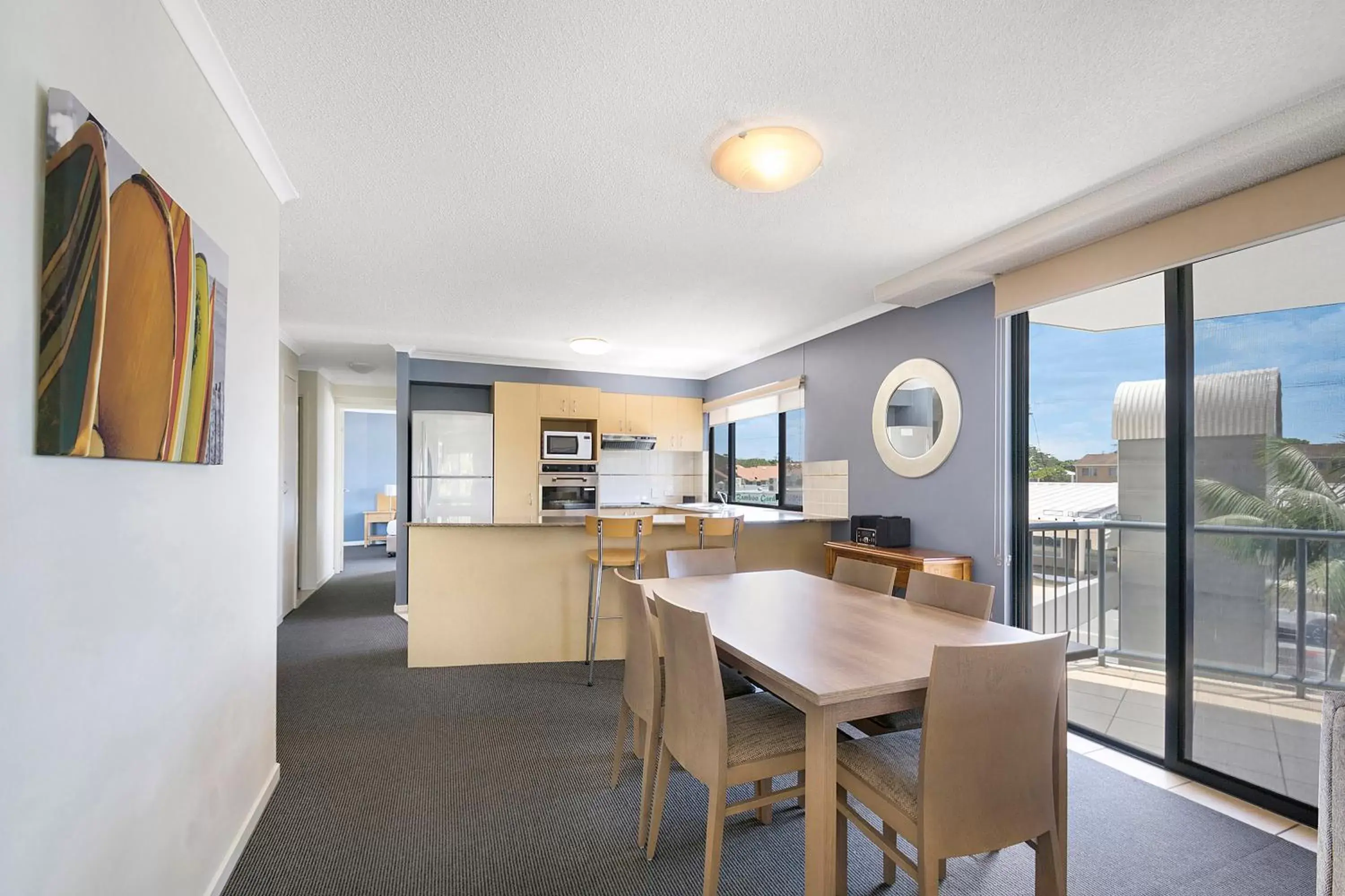 Kitchen or kitchenette, Dining Area in BreakFree Grand Pacific