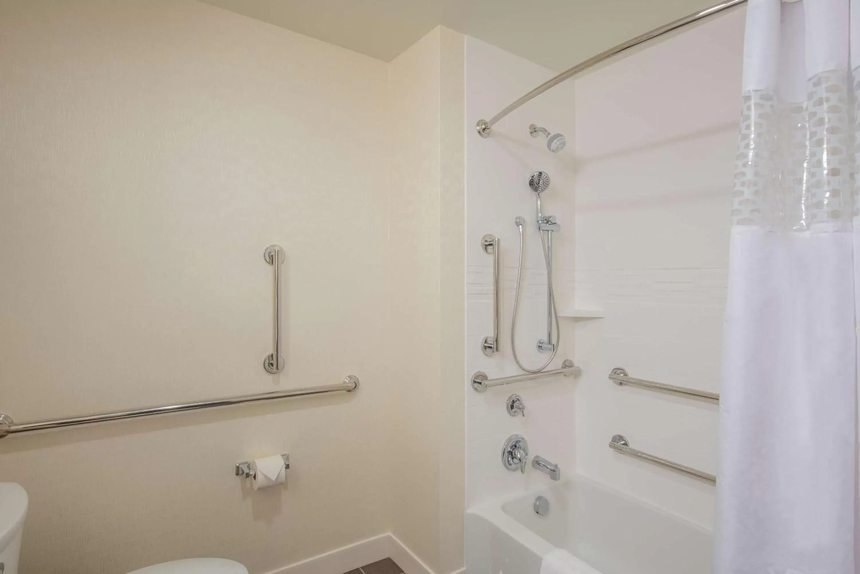 Bathroom in Hampton Inn & Suites Phoenix - East Mesa in Gilbert