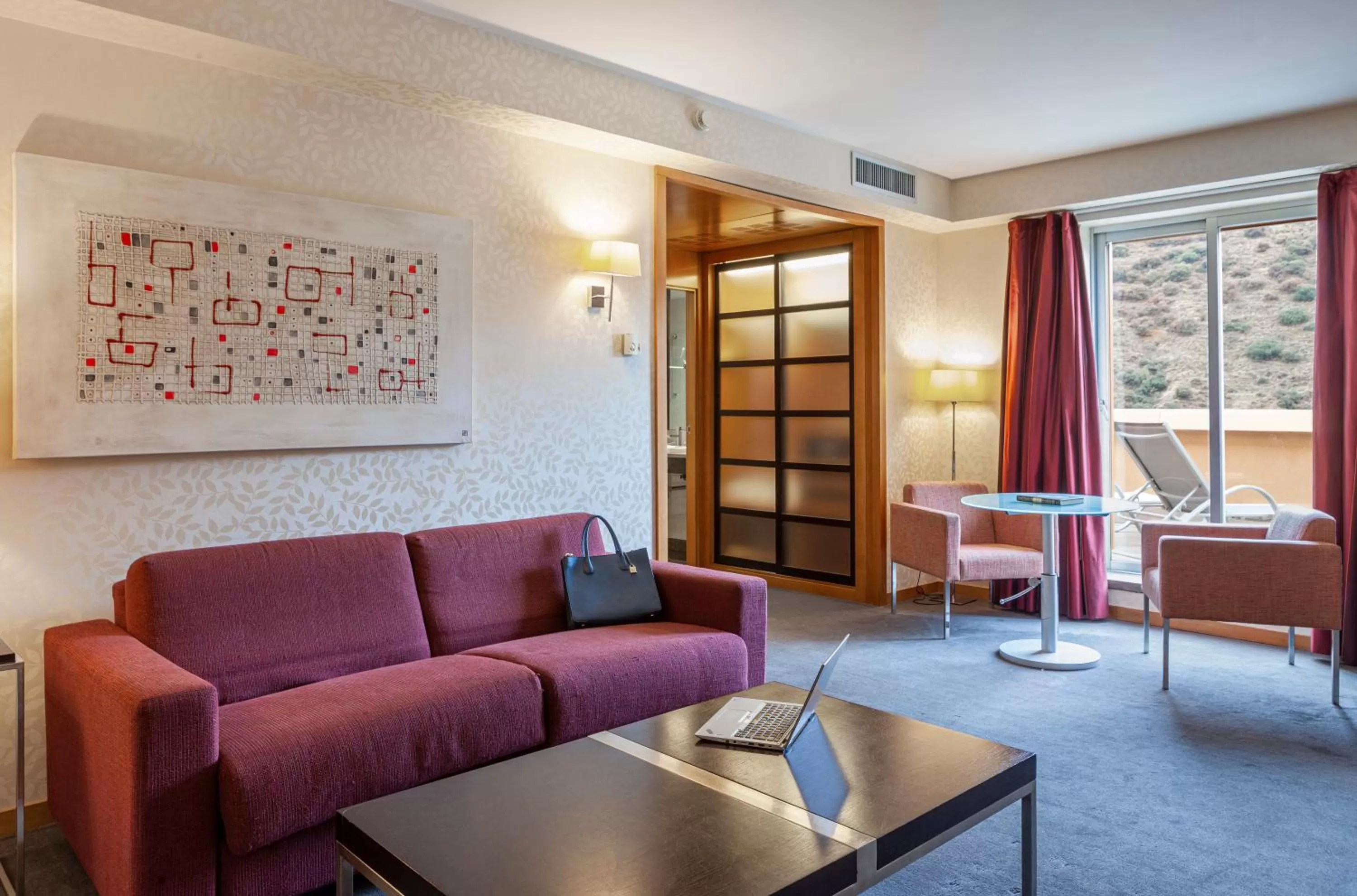 Photo of the whole room in Hotel Macià Real De La Alhambra