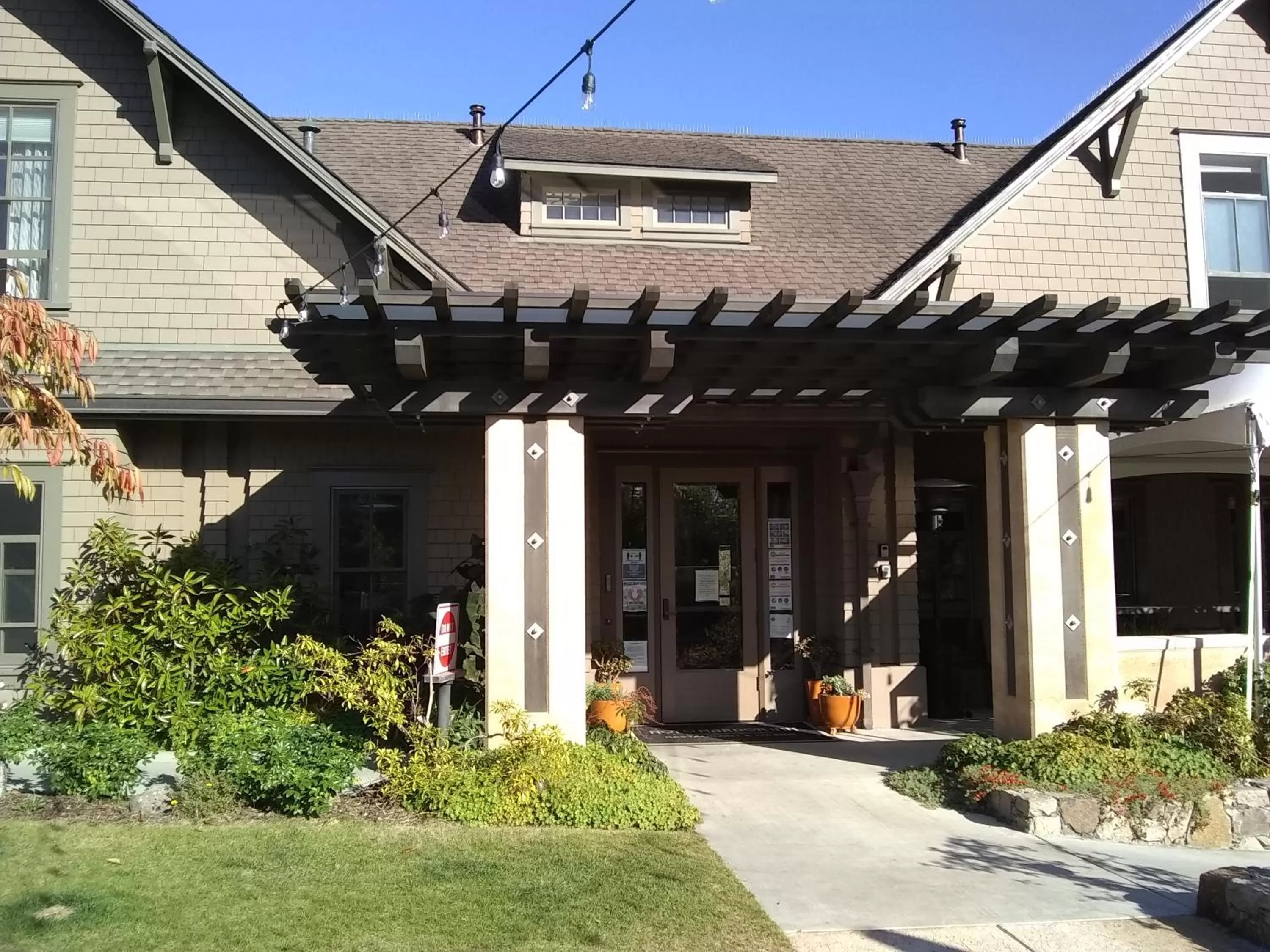 Facade/entrance in Noyo Harbor Inn