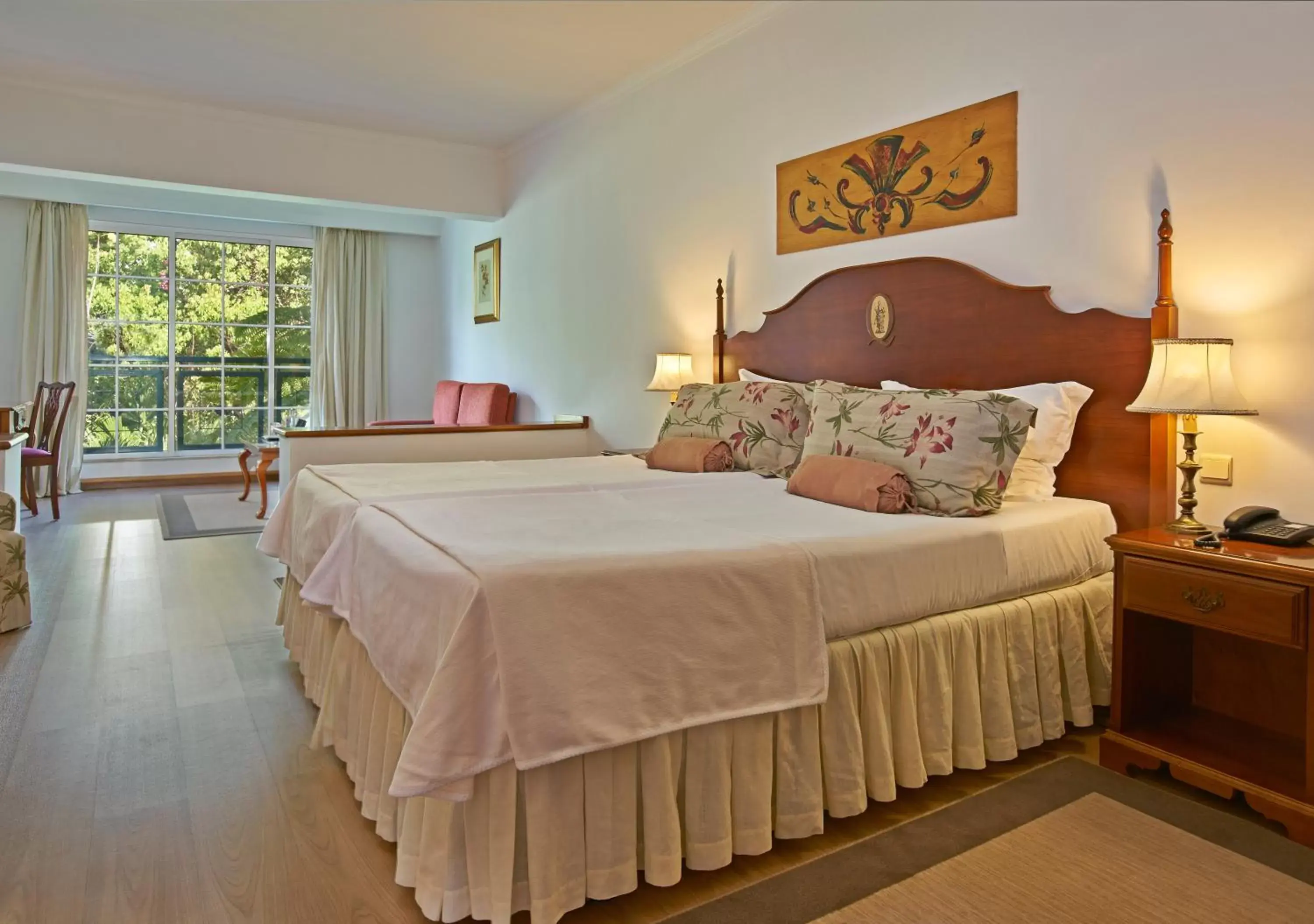 Photo of the whole room, Bed in Quintinha Sao Joao Hotel & Spa