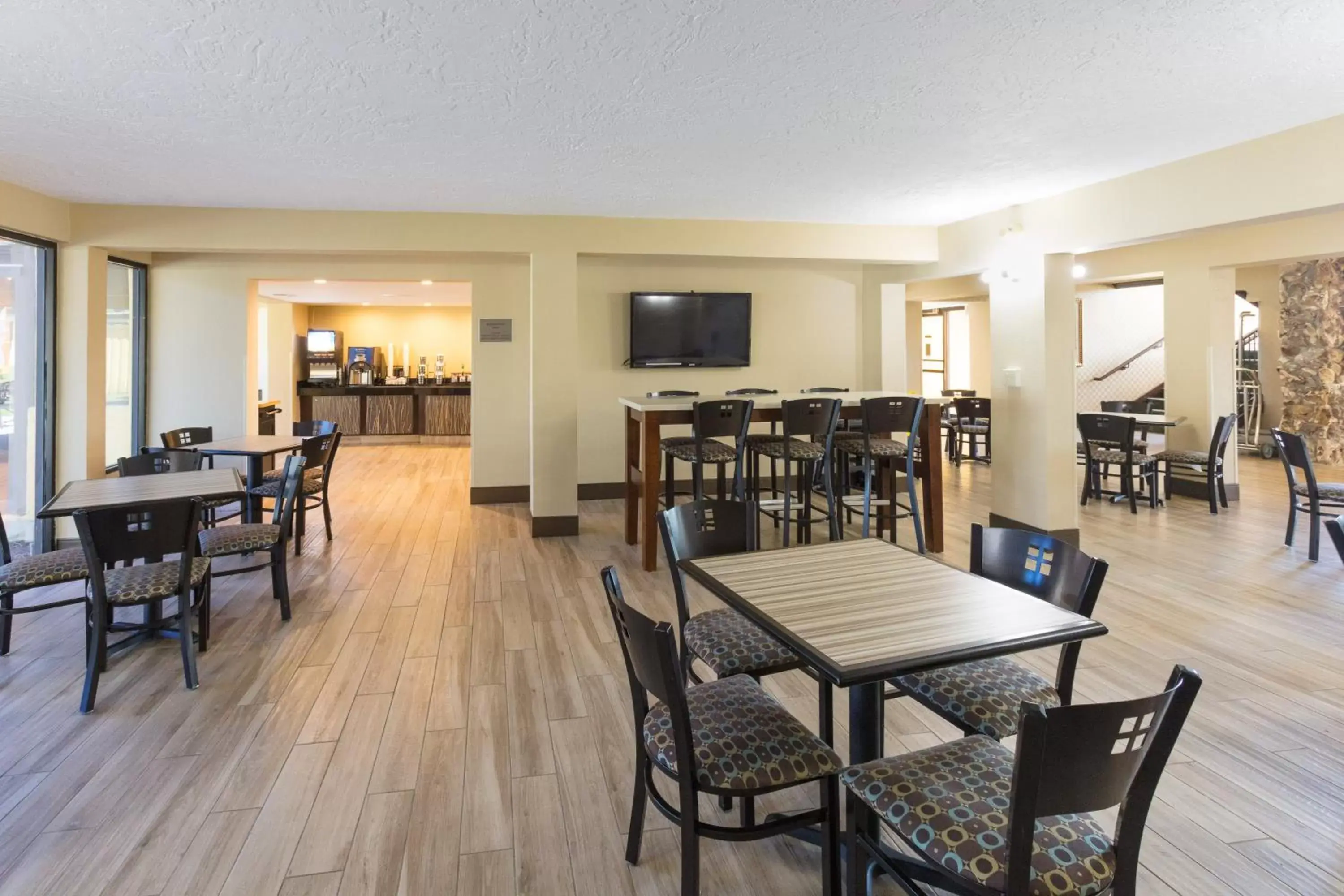 Buffet breakfast, Restaurant/Places to Eat in Best Western International Speedway Hotel