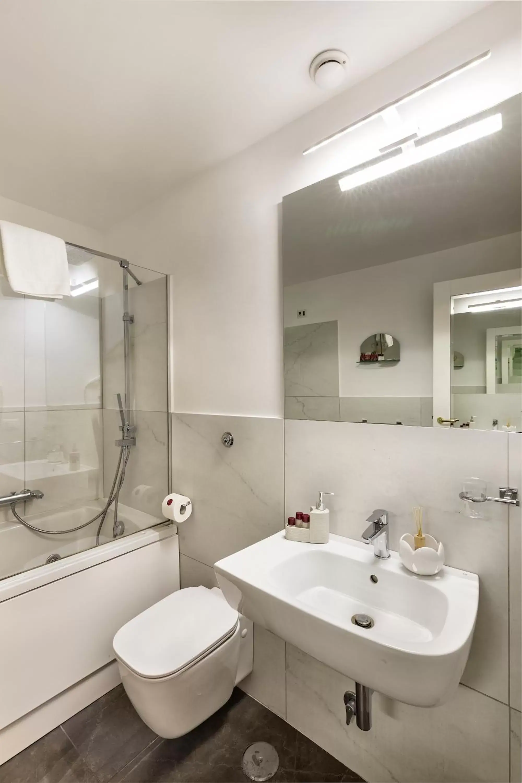 Toilet, Bathroom in Hotel Art Resort Galleria Umberto