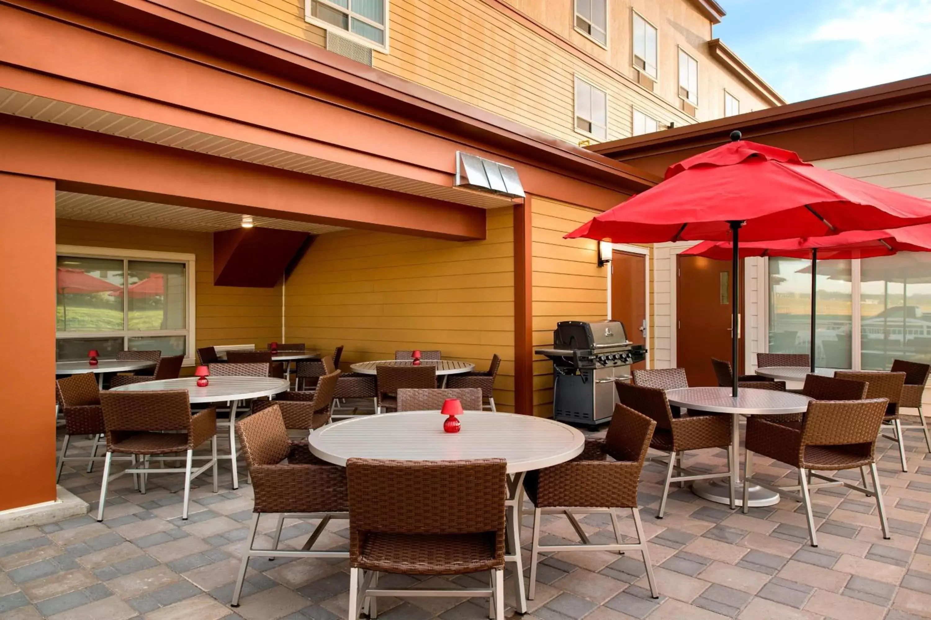 Property building, Restaurant/Places to Eat in TownePlace Suites by Marriott Red Deer