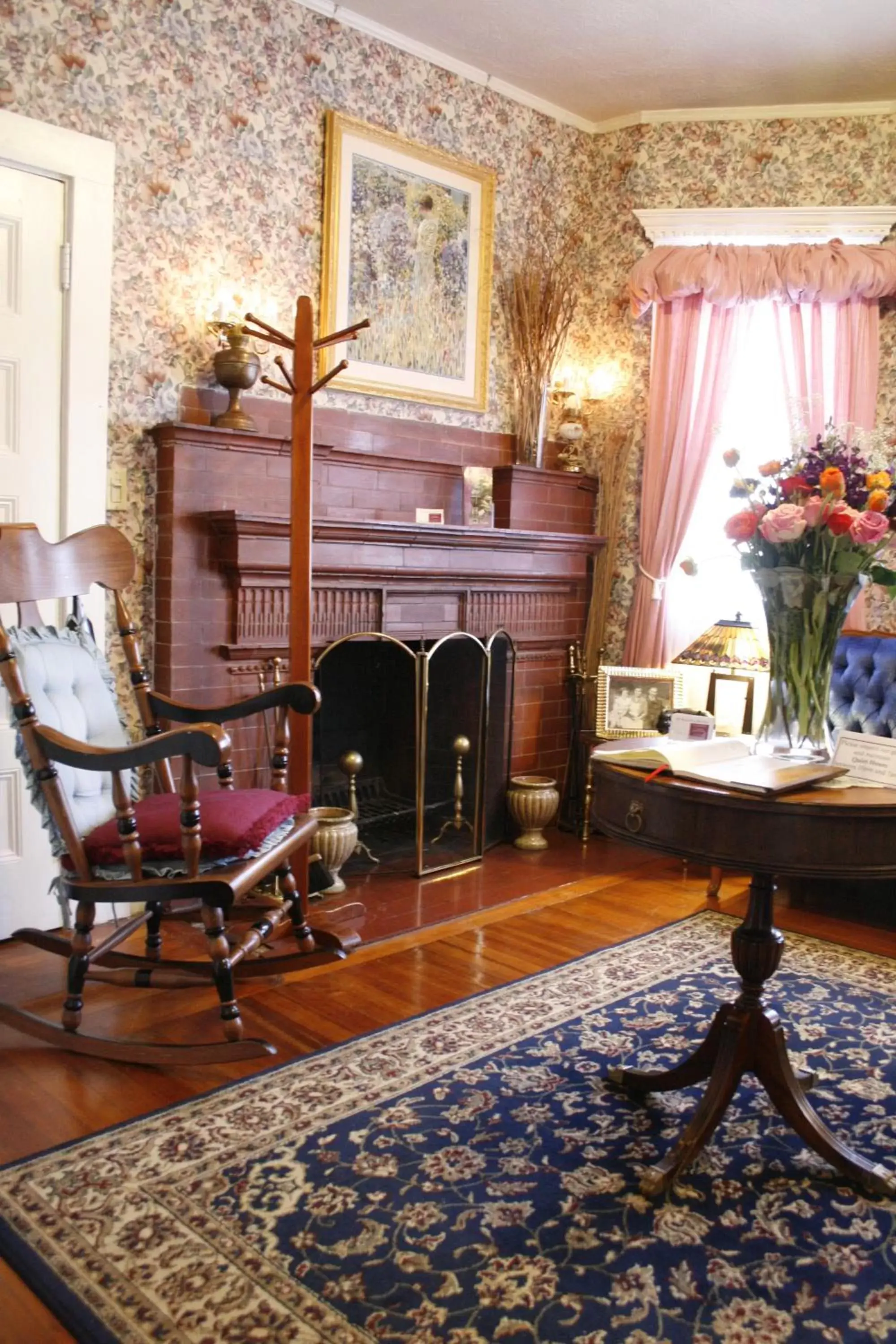 Living room in The Coolidge Corner Guest House: A Brookline Bed and Breakfast